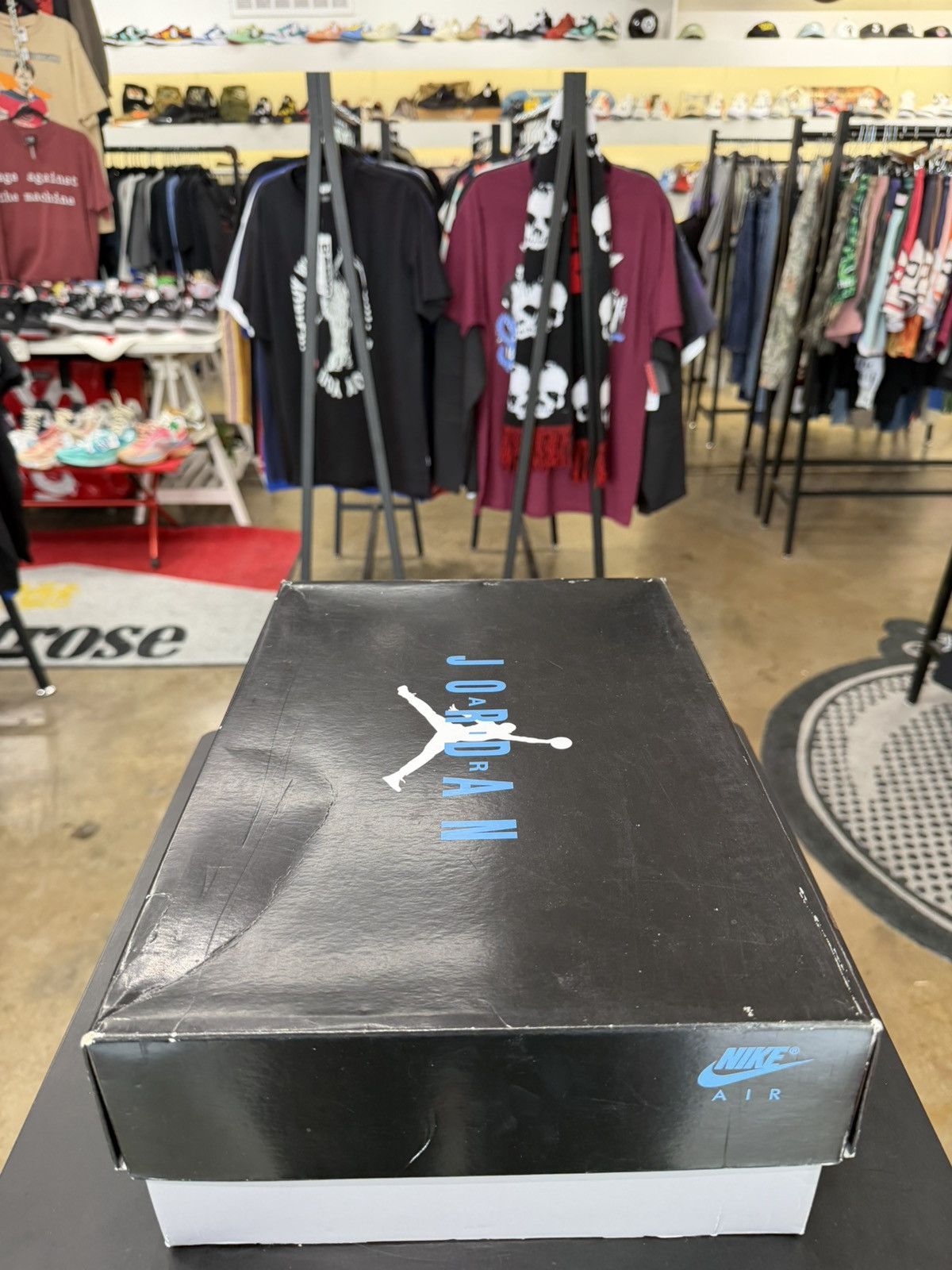 Jordan Brand Air Jordan 11 Low Cement Grey Size 10 (2023) Size US 10 / EU 43 - 15 Thumbnail