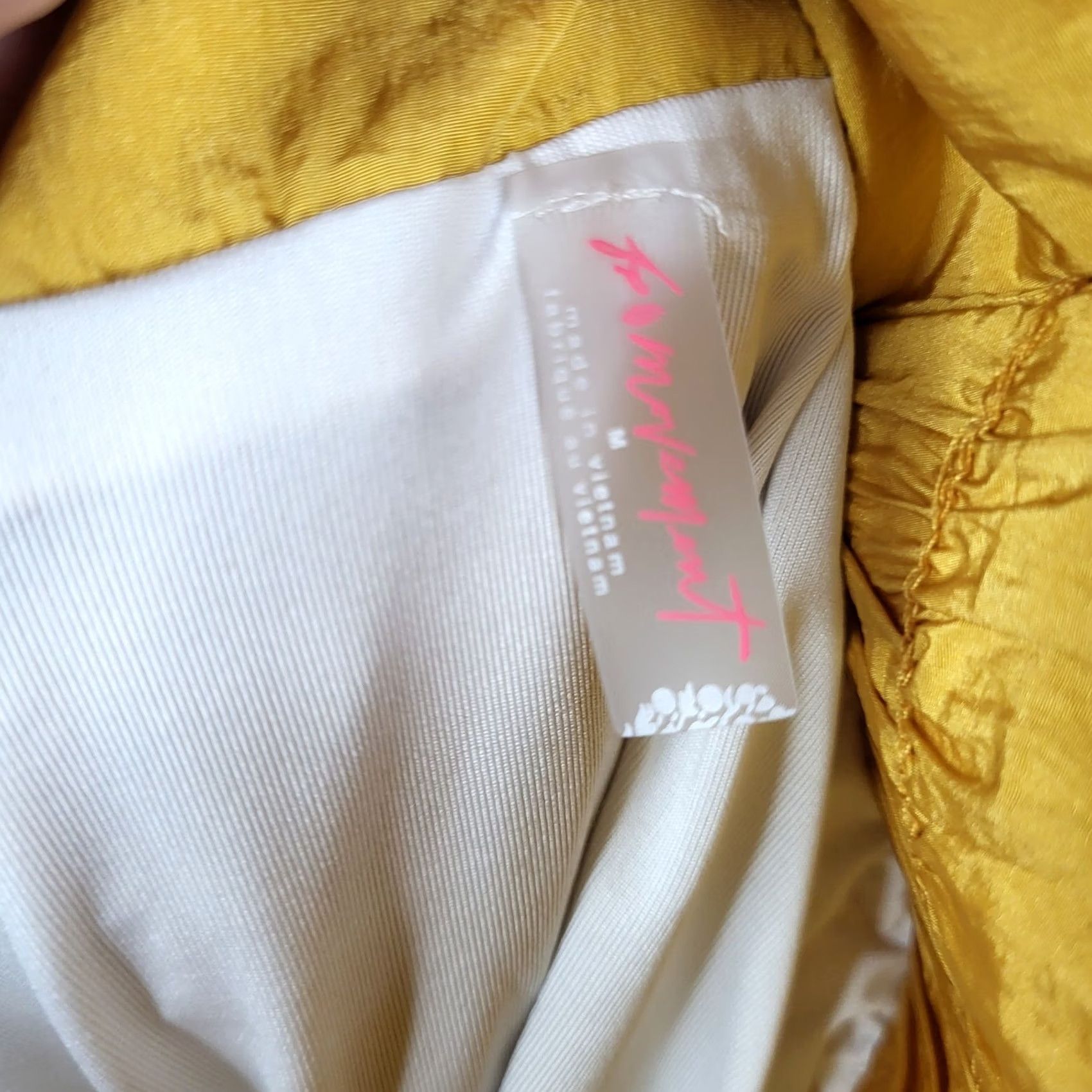 Free People Free Movement High rise Women's yellow shorts M Nike Shirt Size 32" / US 10 / IT 46 - 4 Thumbnail