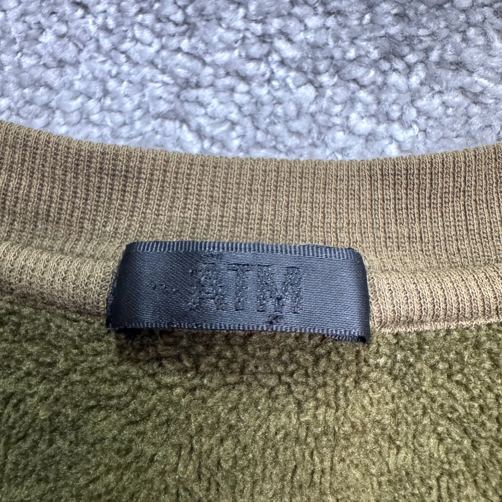 Olive ATM Pullover Sweatshirt Mens L Olive Green Elbow Patch Logo Classic Outdoor Streetwear Size US L / EU 52-54 / 3 - 7 Thumbnail