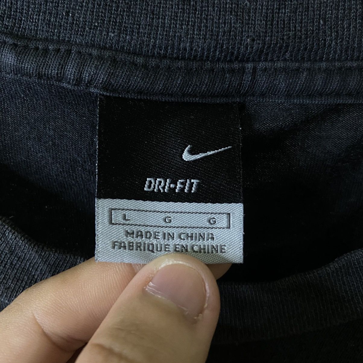 Nike Vintage Y2K Nike Essential Embroidery Small Swoosh T Shirt Size US L / EU 52-54 / 3 - 3 Thumbnail