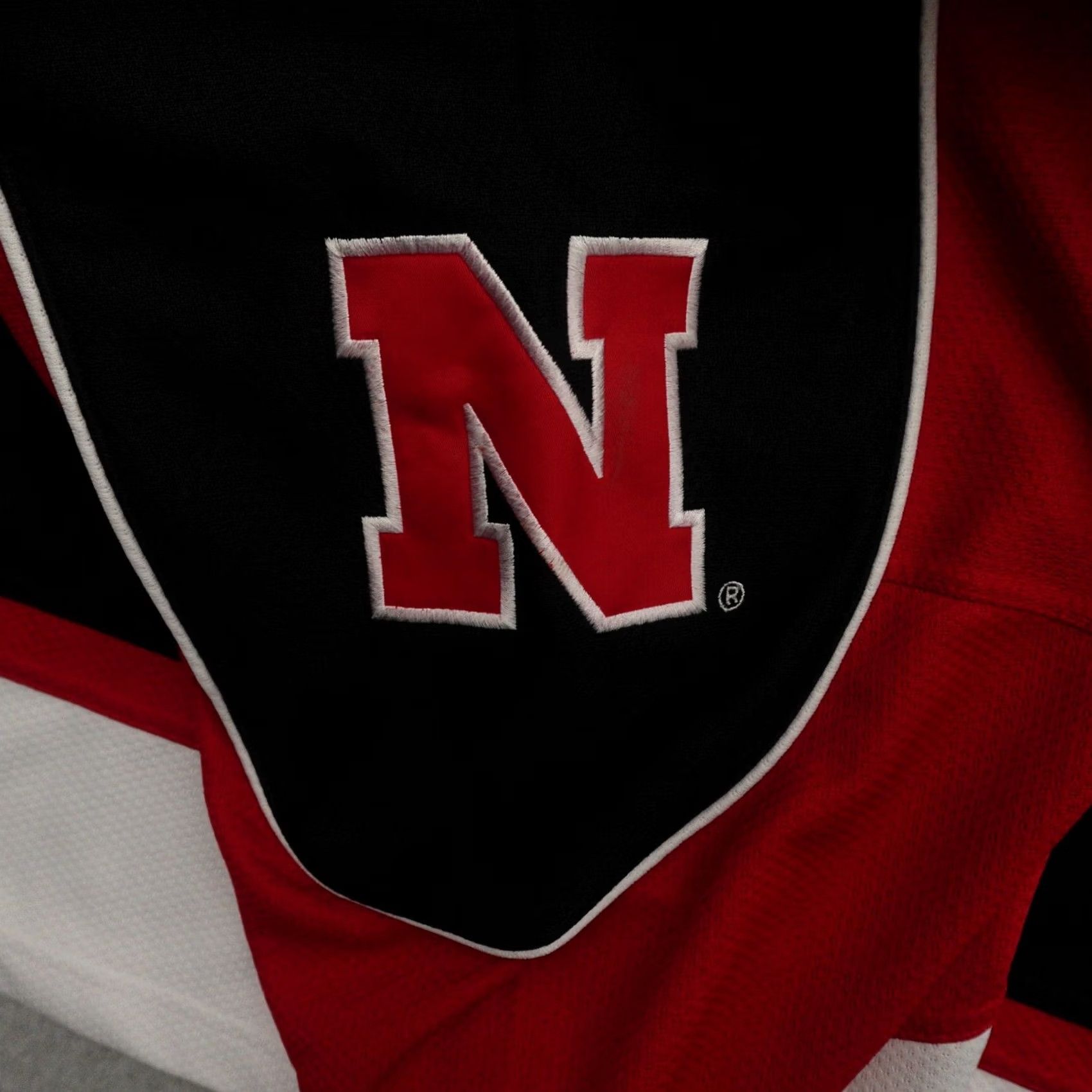 Vintage Vintage Colosseum Nebraska Hockey Jersey Shirt Large (23X32) Red Men's Size US L / EU 52-54 / 3 - 5 Thumbnail