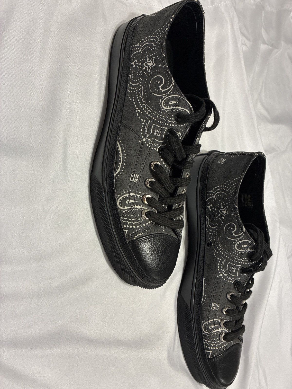 Givenchy Givenchy City leather trimmed Bandana print low top Size US 11 / EU 44 - 10 Thumbnail