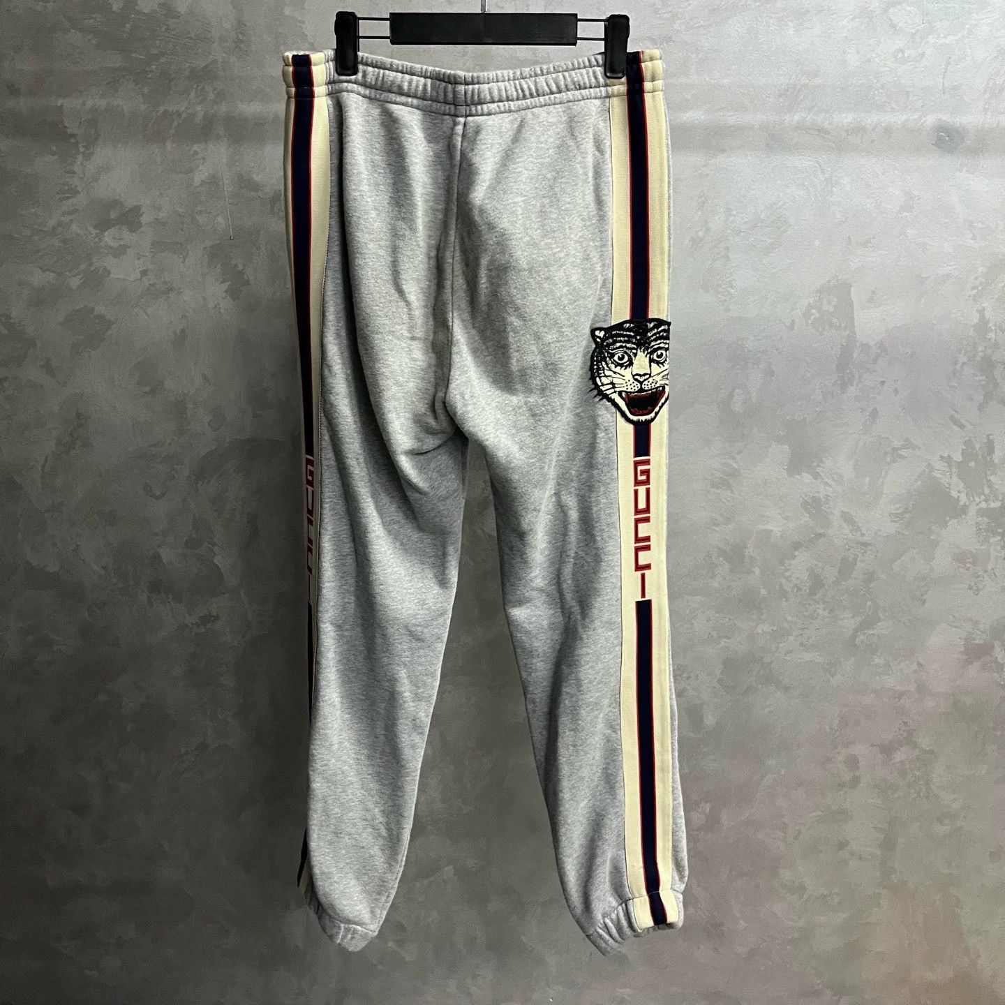 Gucci gucci gray classic tiger head jogger pants Size US 28 / EU 44 - 2 Thumbnail