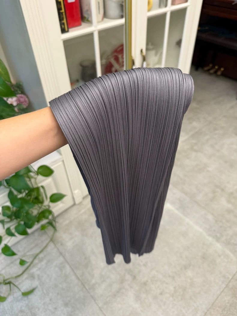 Issey Miyake Issey Miyake size:2 Dark grey pleated straight-leg pants Size 31" - 6 Thumbnail