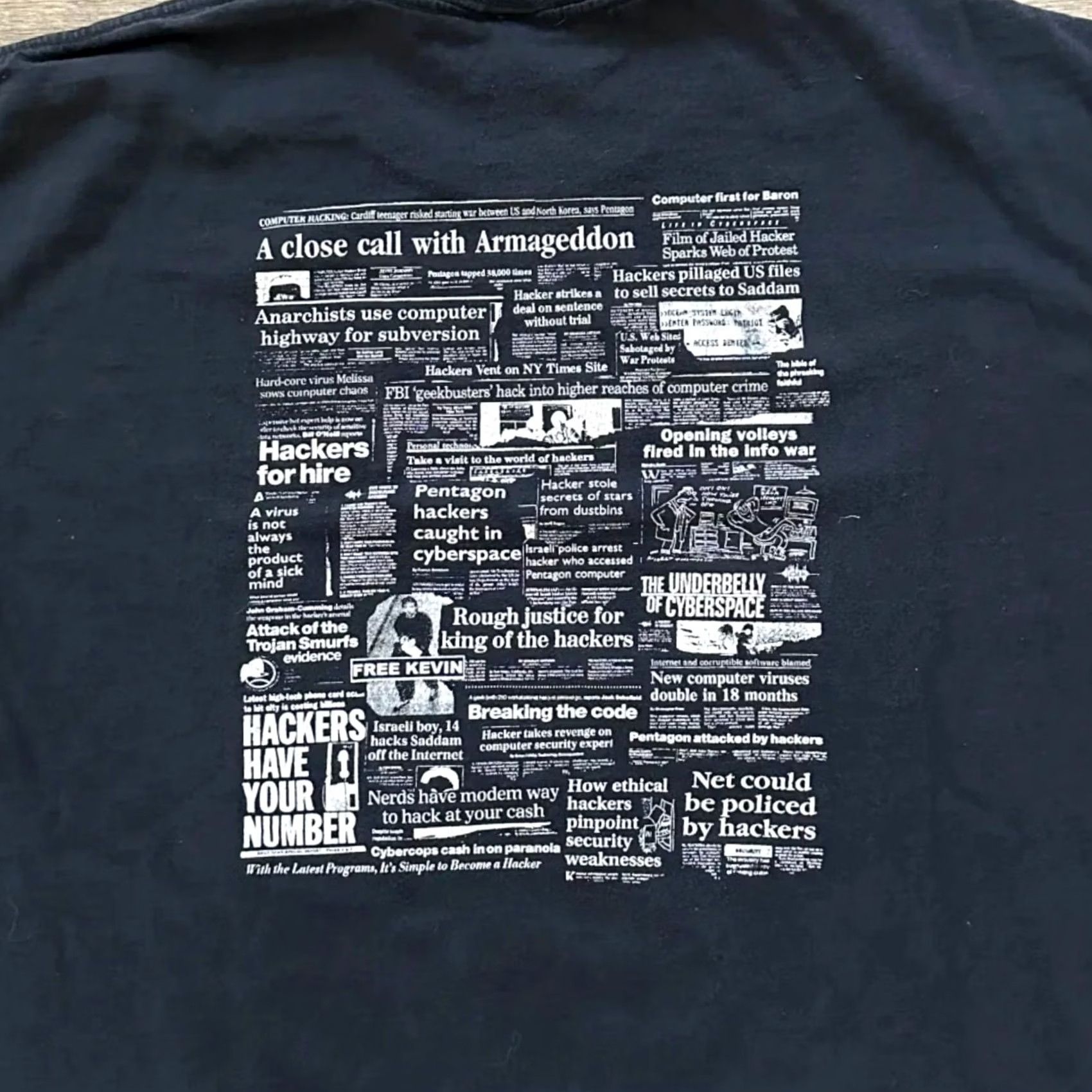 Fruit Of The Loom Vintage 2600 Blue Box Tee - Black XL Size US XL / EU 56 / 4 - 5 Thumbnail