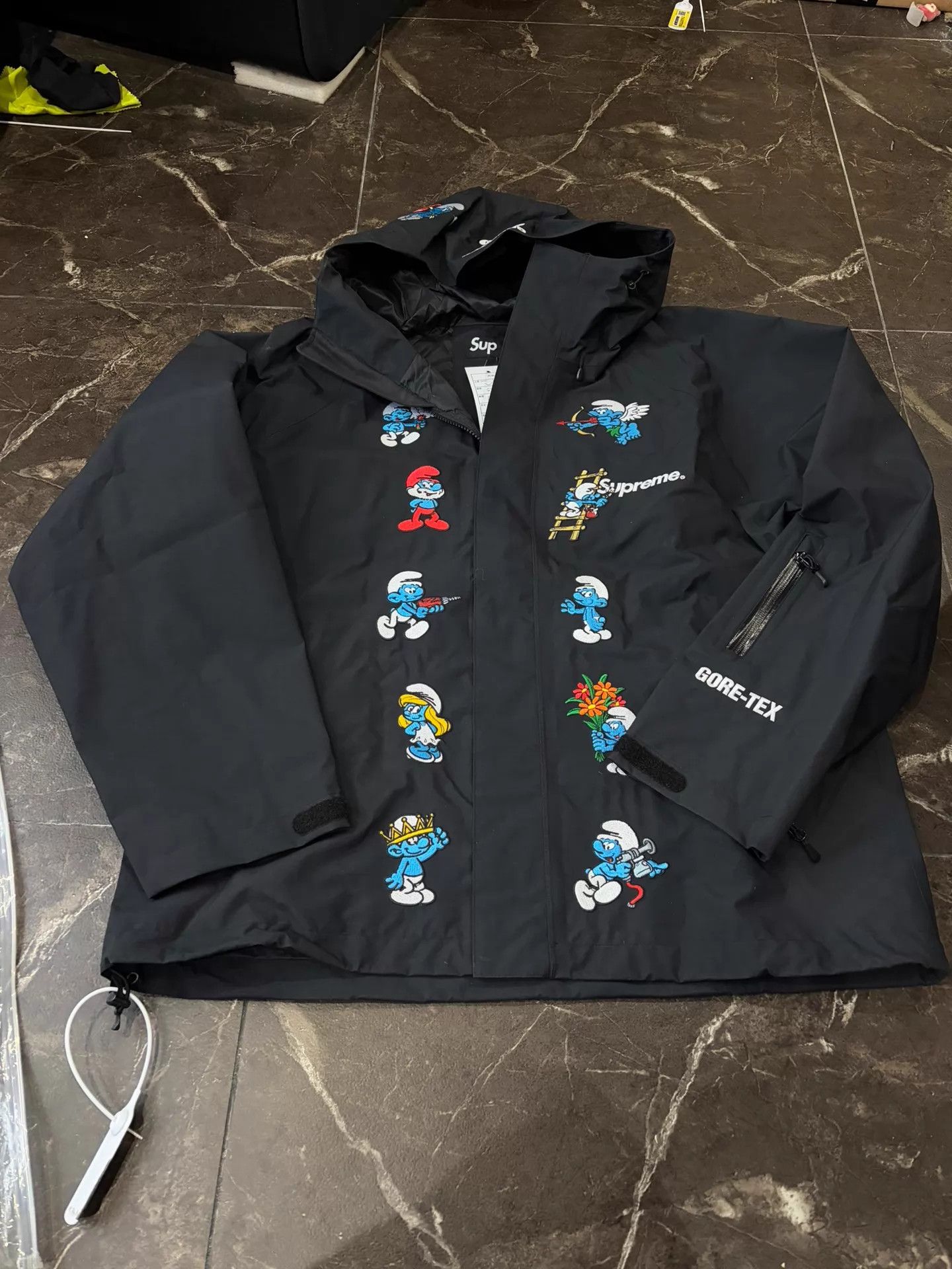 Supreme Supreme Smurf GORE-TEX Black L Jacket (New Worn) Size US L / EU 52-54 / 3 - 1 Thumbnail