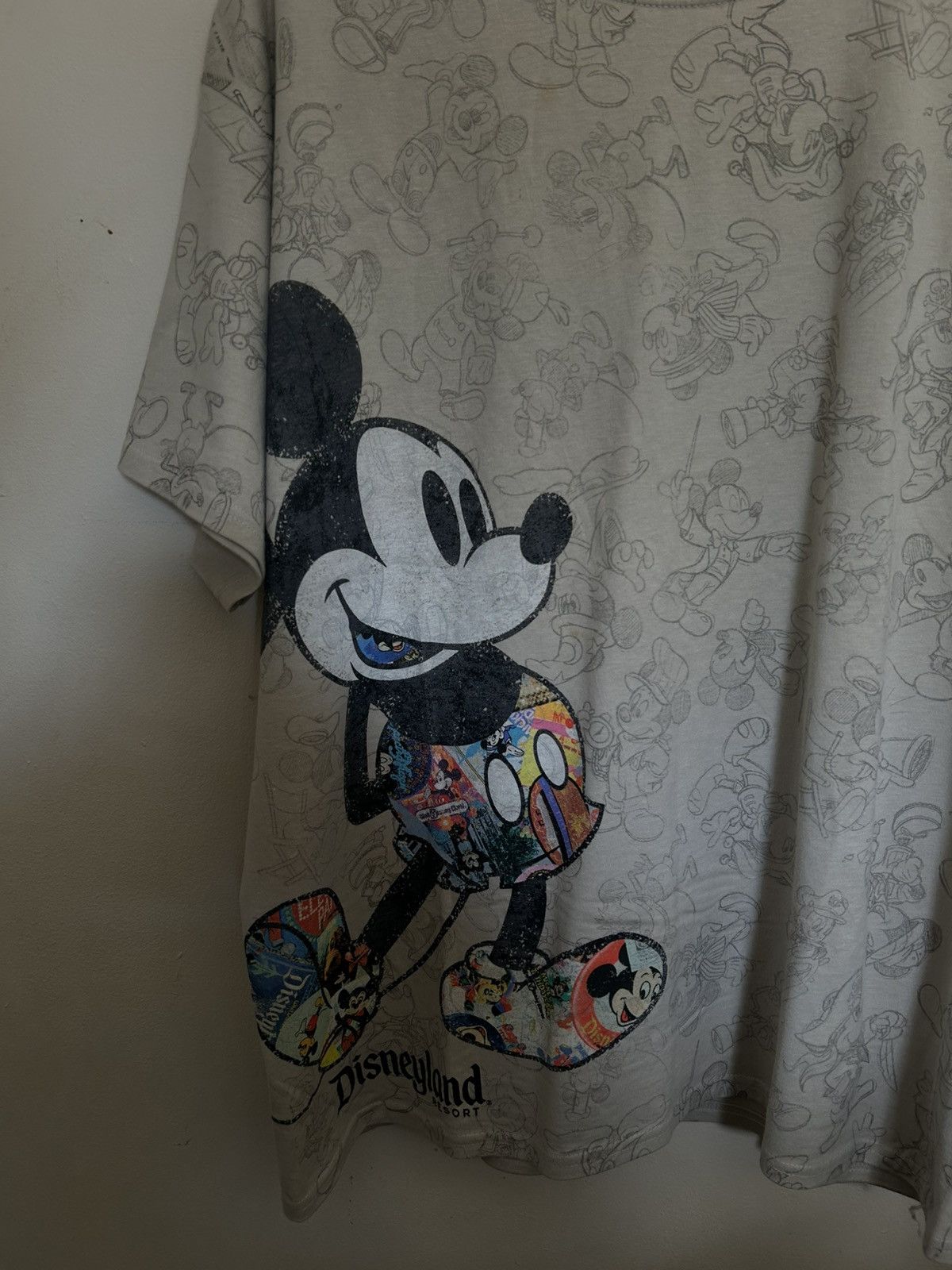 Disney vintage Disney Parks "It All Started with a Mouse" t-shirt. Size US XL / EU 56 / 4 - 2 Thumbnail
