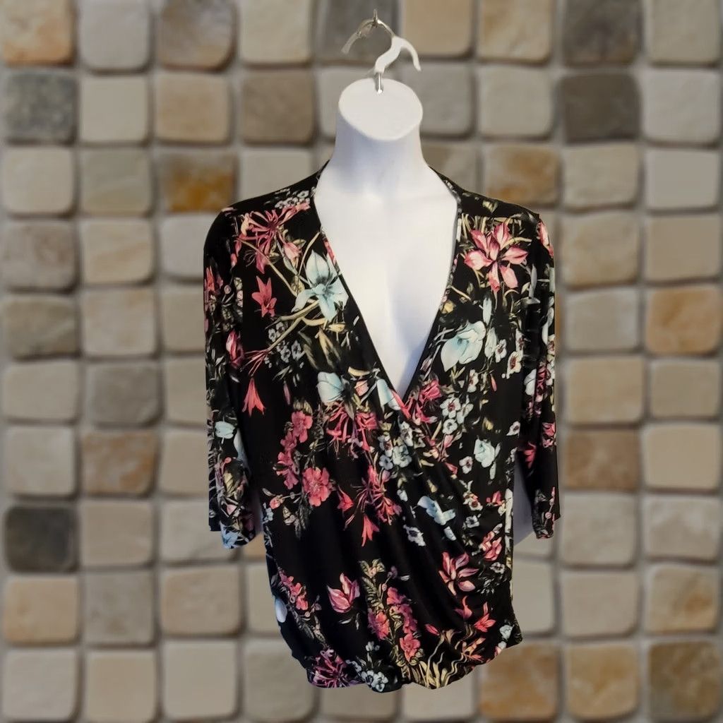 Avenue Avenue Black Floral Wrap Style Tunic Top Size 24 Plus Size Women Size 4XL / US 24-26 - 1 Thumbnail