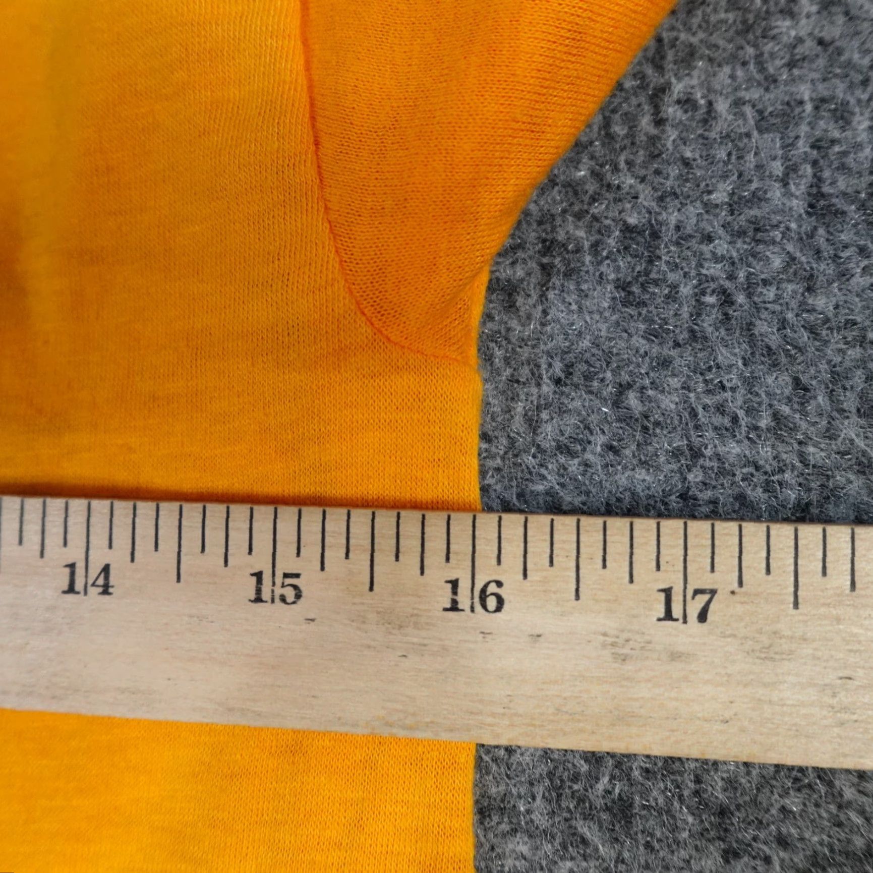 Vintage VINTAGE USS Intrepid T-shirt XS Yellow Men XS Crew Neck Short Sleeve Graphic Print 80s Size US XS / EU 42 / 0 - 7 Thumbnail
