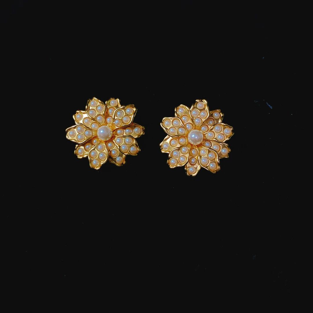 Kenzo Kenzo Paris Pearl Flower Vintage Earrings Size ONE SIZE - 1 Thumbnail