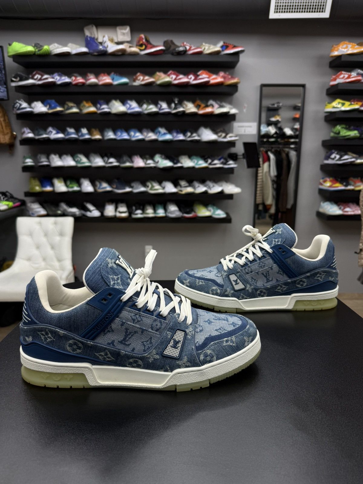 Louis Vuitton Louis Vuitton Trainer Denim Monogram size 10LV / 11 US Size US 11 / EU 44 - 1 Thumbnail
