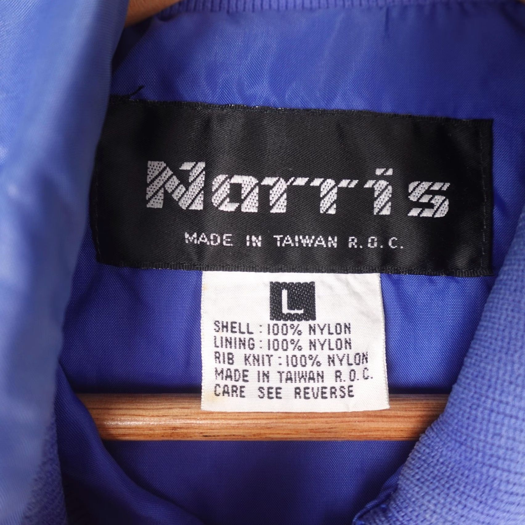 Vintage VINTAGE Harris Nylon Bomber Jacket Mens L Blue Embroidered Logo 90s Size US L / EU 52-54 / 3 - 3 Thumbnail