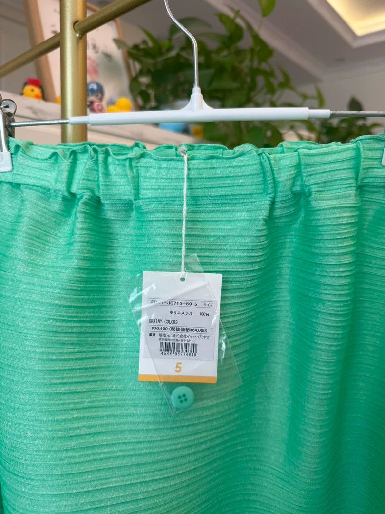 Issey Miyake Issey Miyake size:5 Green spring skirt Size 42" / US 20 - 4 Thumbnail