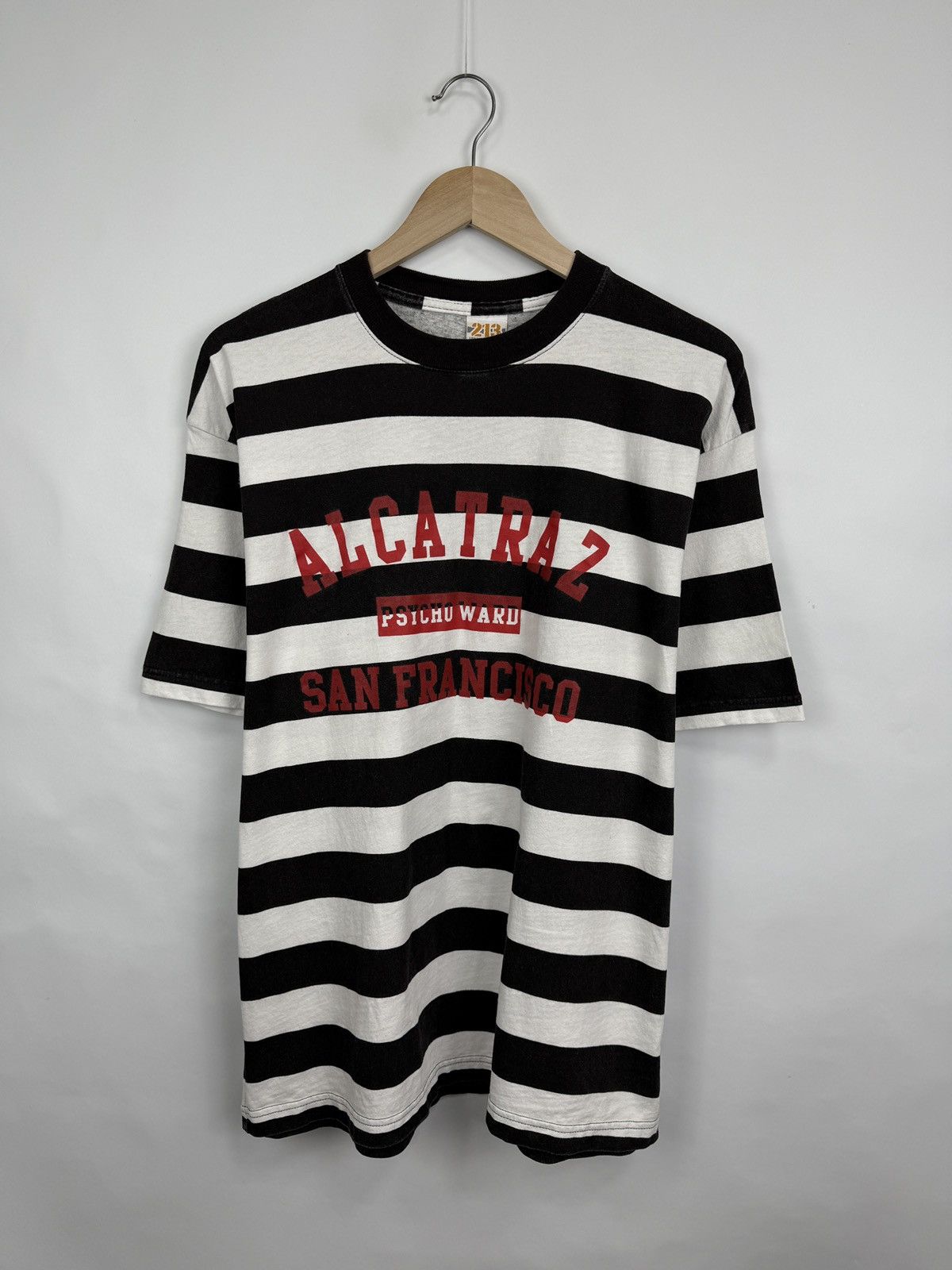 Designer 🇺🇸 Vintage 90s Alcatraz Psycho Ward San Francisco T-Shirt Y2K Size US XL / EU 56 / 4 - 3 Thumbnail