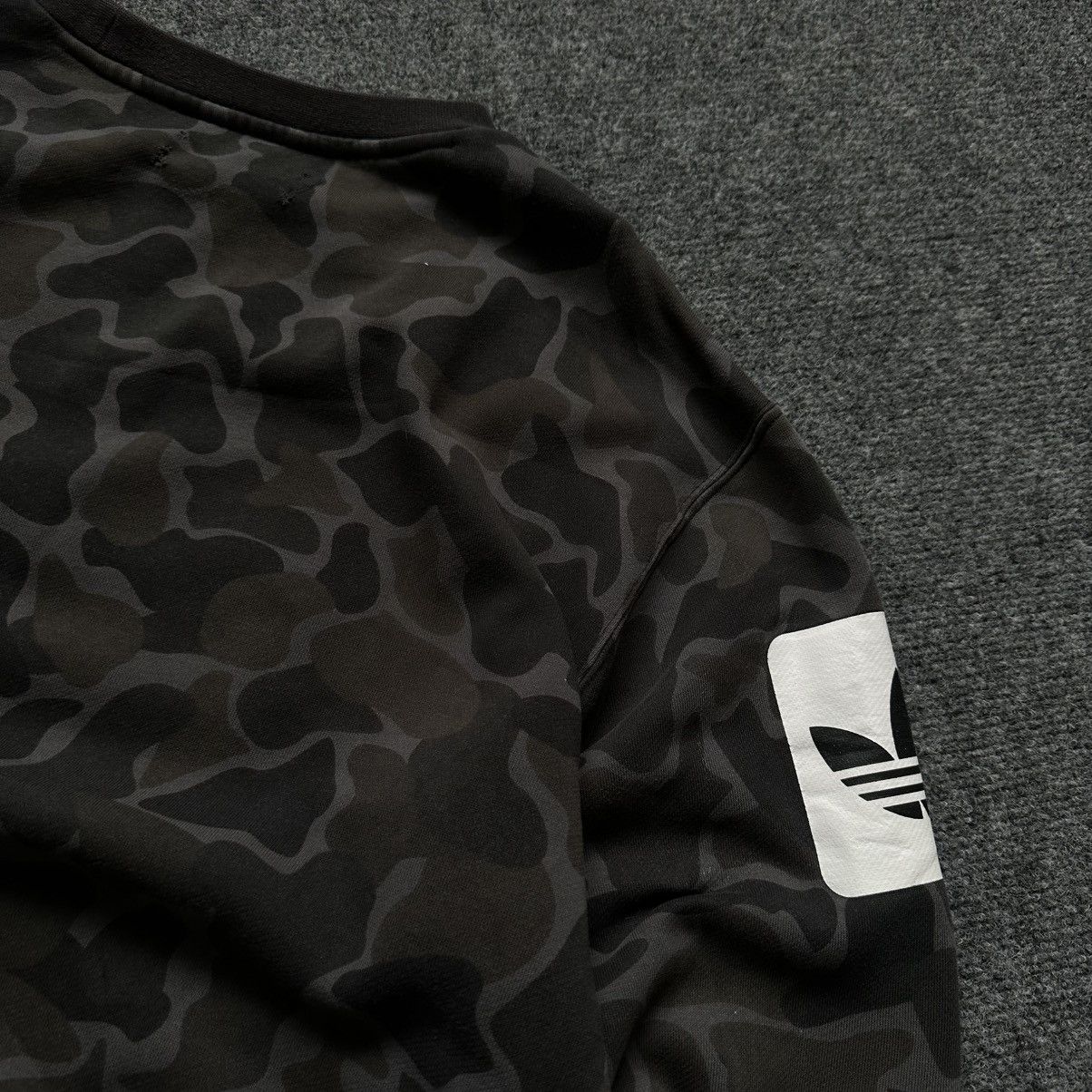 Adidas VTG Man Adidas Camo Sweatshirt Big Logo Size M Distressed Size US M / EU 48-50 / 2 - 14 Thumbnail