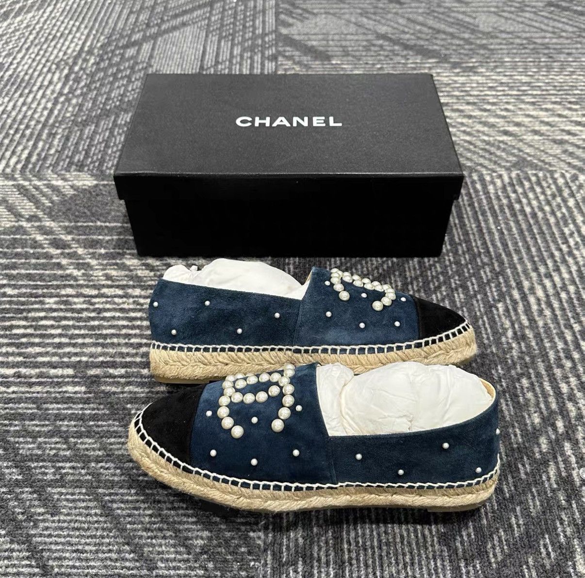 Chanel Chanel Pearl Logo Espadrilles J42 Size US 7 / IT 37 - 4 Thumbnail