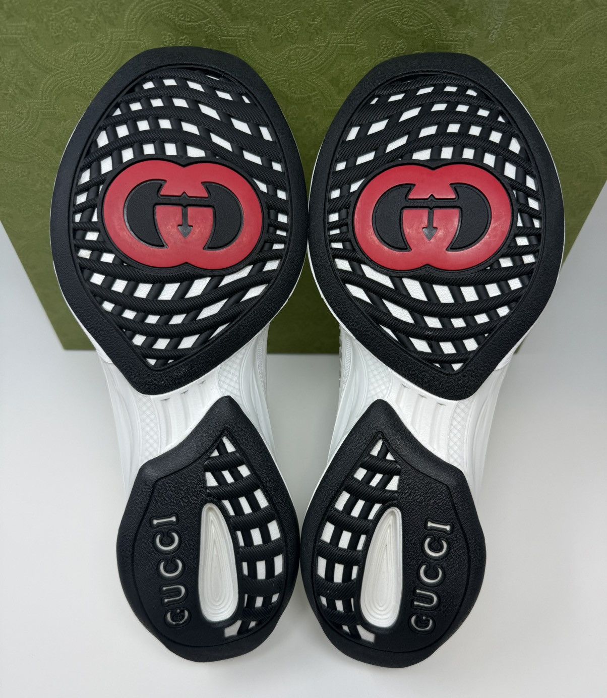 Gucci Gucci Run Sneaker White/Grey/Black Size US 13 / EU 46 - 4 Thumbnail