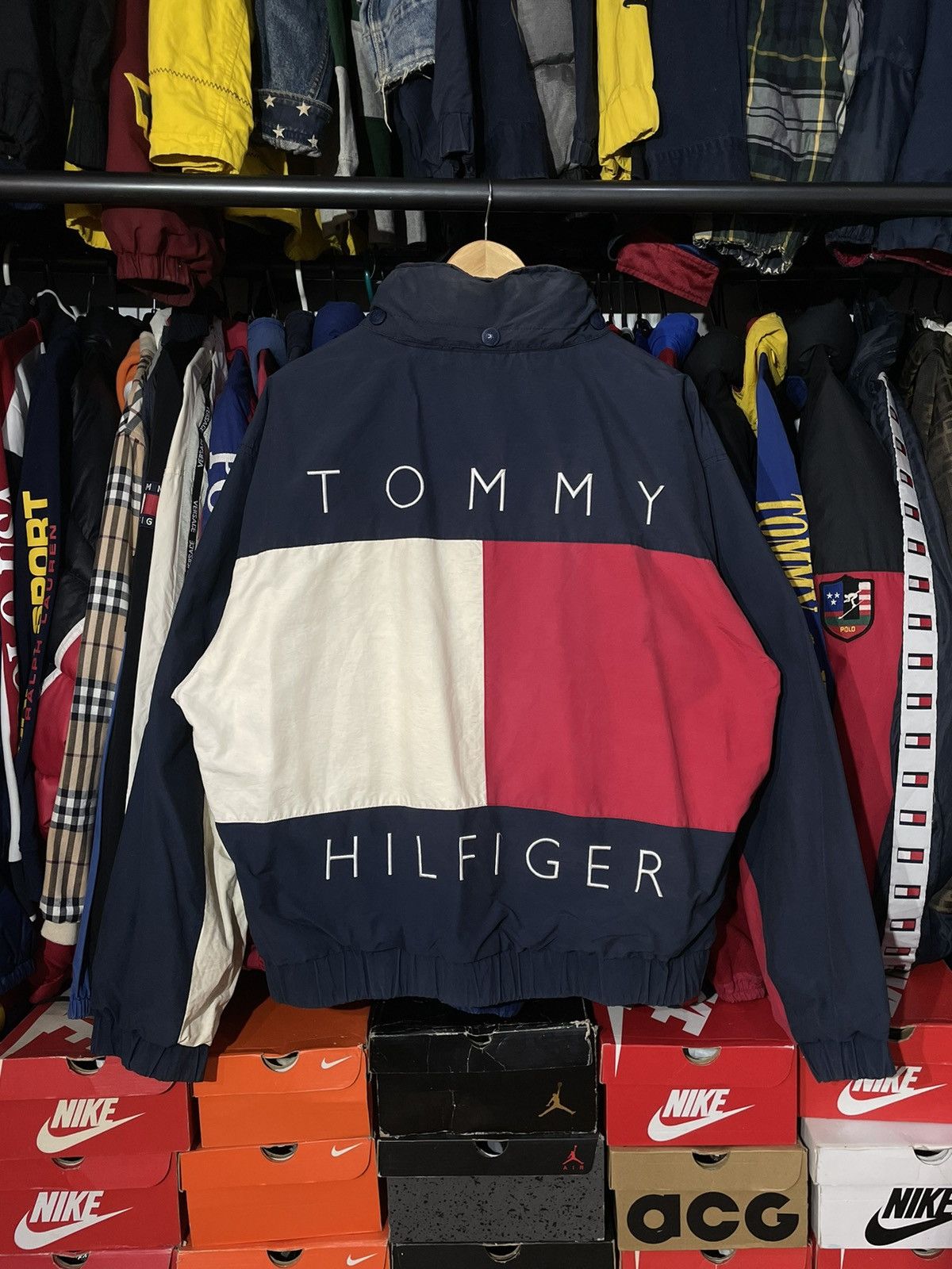 Japanese Brand × Tommy Hilfiger × Vintage Jacket Tommy Hilfiger Big Flag 90’s Vintage Reversible Size US XL / EU 56 / 4 - 1 Thumbnail
