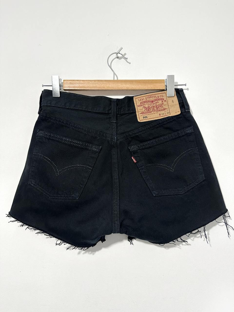 Levi's × Vintage Vintage 90's Made in UK Black Denim Levi's Shorts W28 Size 28" / US 6 / IT 42 - 2 Thumbnail