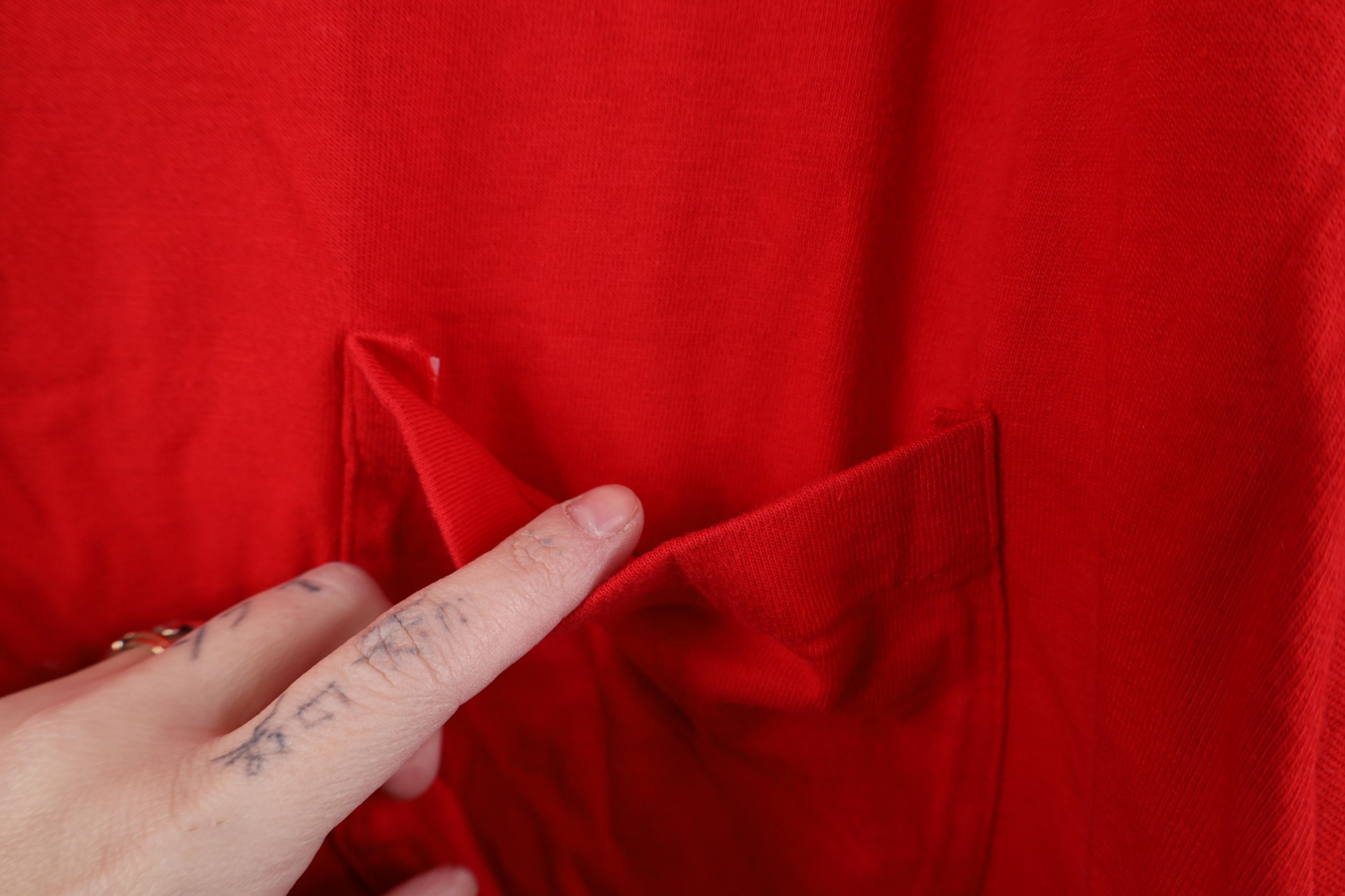 Vintage Vintage 90s Streetwear Heavy Cotton Pocket T-Shirt Red USA Size US XL / EU 56 / 4 - 6 Thumbnail