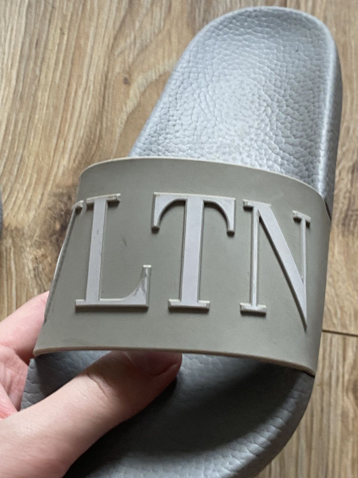 Valentino Valentino VLTN flip flops Size US 7 / IT 37 - 6 Thumbnail