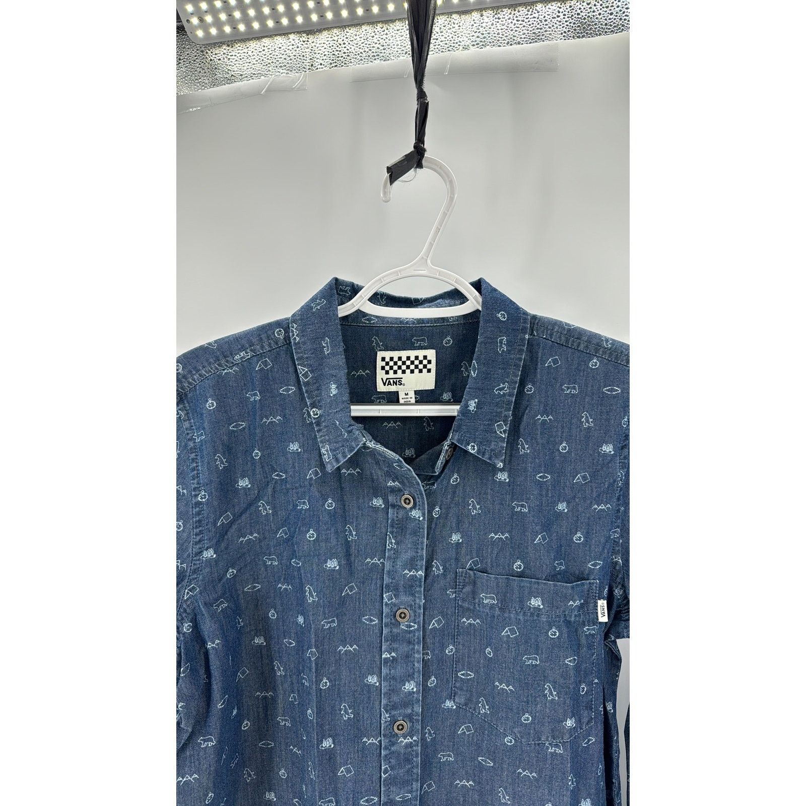 Vans VANS OFF THE WALL camping novelty print chambray button down Size US M / EU 48-50 / 2 - 4 Thumbnail