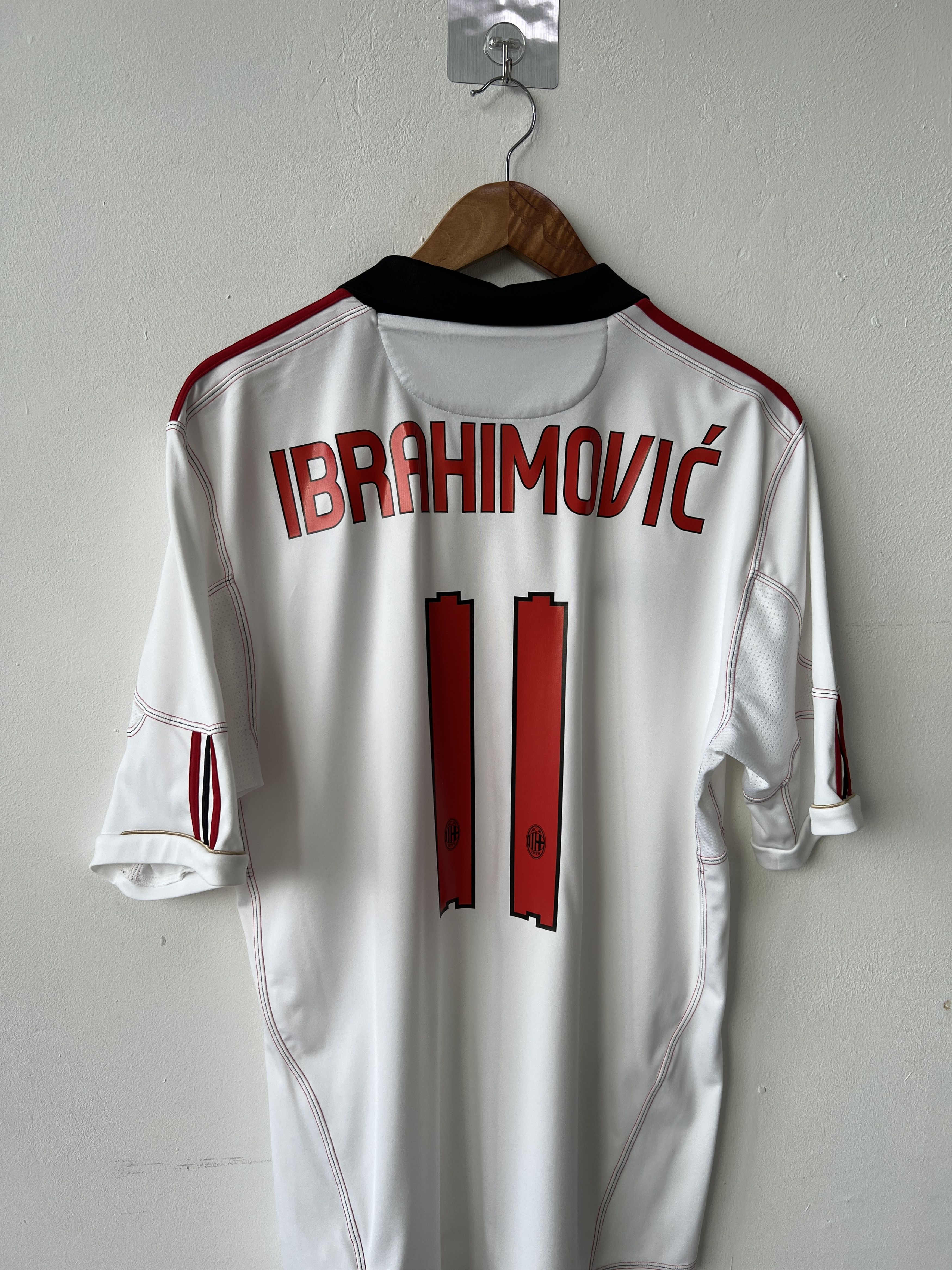 Adidas (L) AC Milan 2010-11 Away Kit Ibrahimovic #11 Size US L / EU 52-54 / 3 - 8 Thumbnail