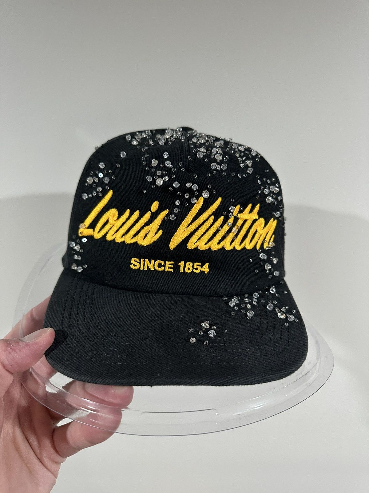 Louis Vuitton Louis Vuitton x Virgil Crystal Black / Yellow Script Hat Size ONE SIZE - 12 Thumbnail