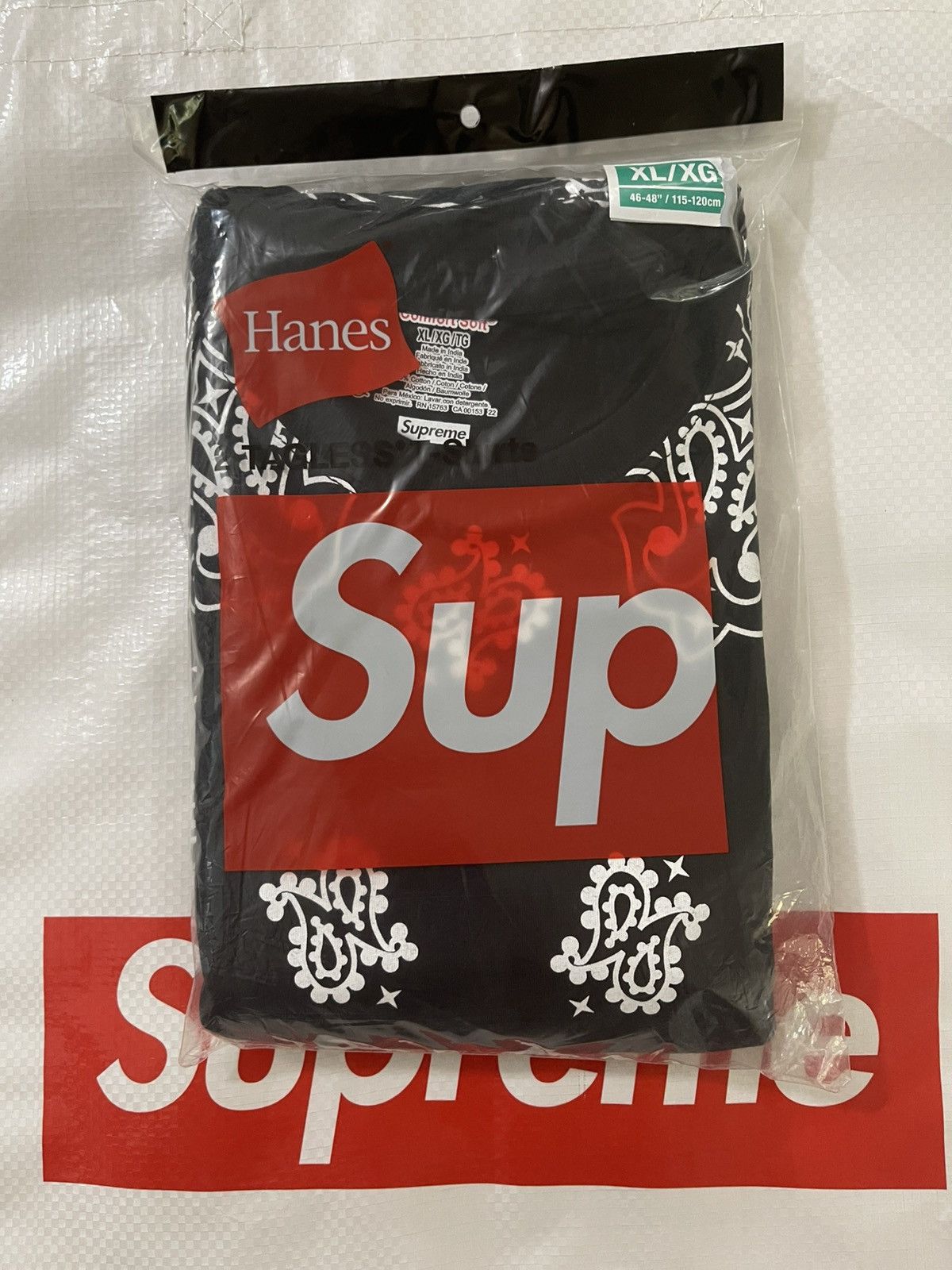 Supreme Supreme Hanes bandana tagless tee Size US XL / EU 56 / 4 - 2 Thumbnail