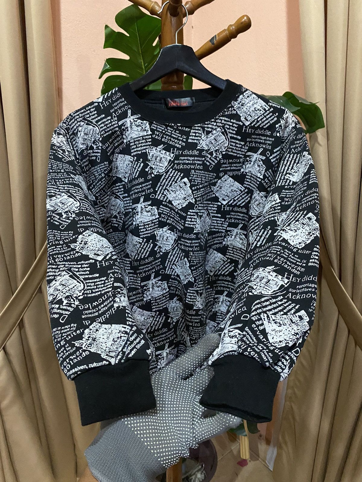 Vintage VINTAGE YOUNG MEN NEWSPAPER SWEATSHIRT Size US M / EU 48-50 / 2 - 7 Thumbnail
