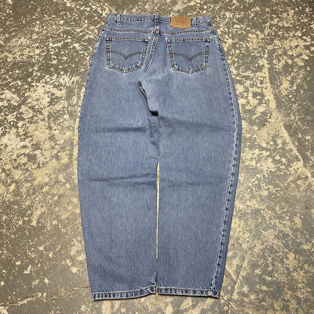Levi's × Vintage Vintage Levi’s 560 Baggy Fit Blue Denim Jeans USA 90s Size US 33 - 8 Thumbnail