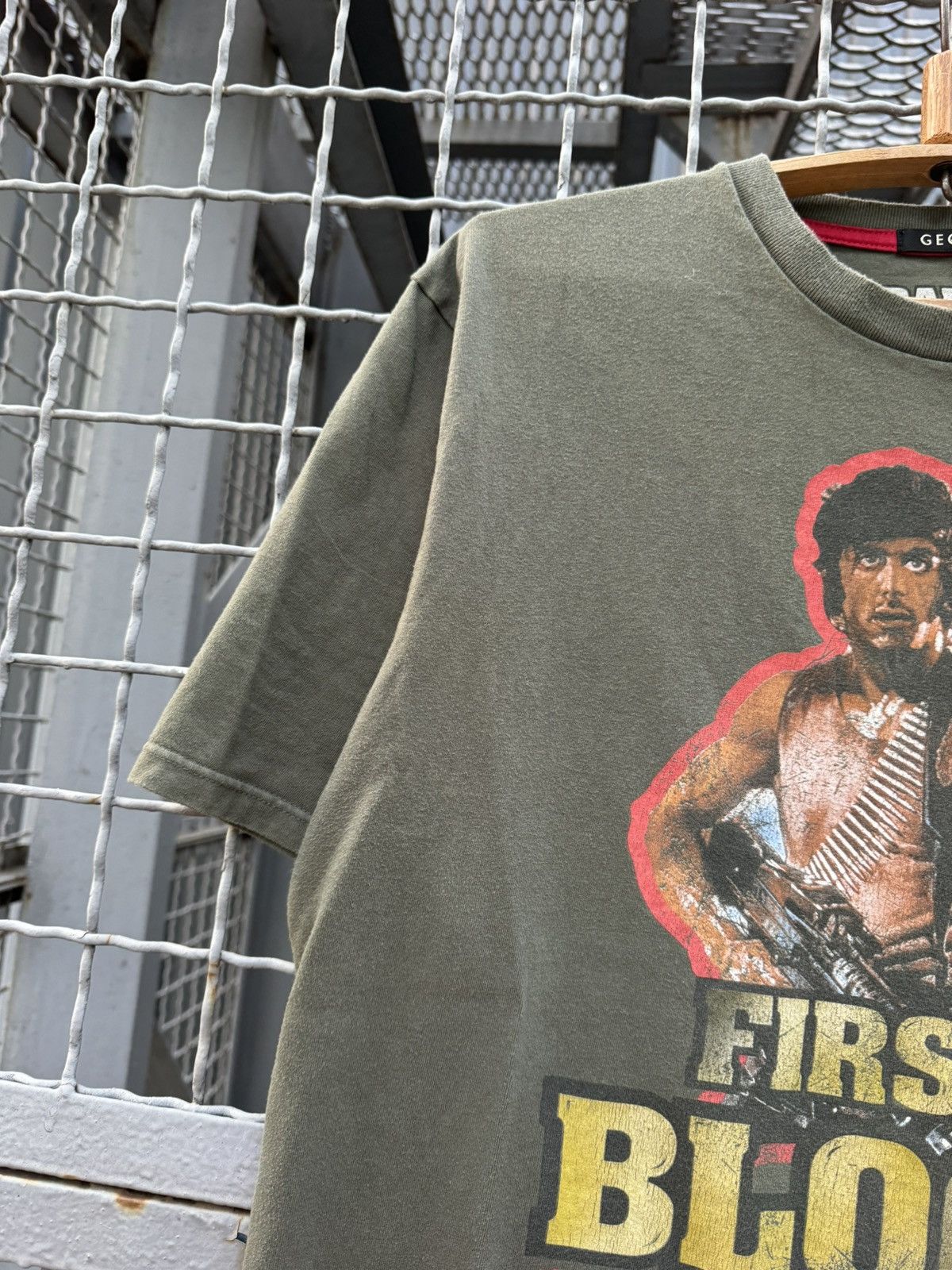 Vintage Vintage Rambo Firts Blood Khaki Movie shirt Size US L / EU 52-54 / 3 - 4 Thumbnail