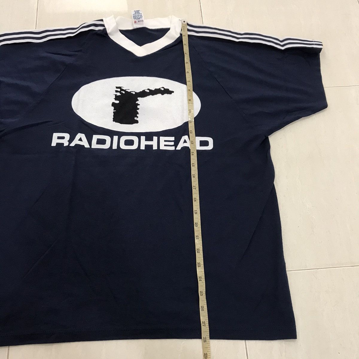 Band Tees Vintage 90s Radio Head Vneck Tees Size US XL / EU 56 / 4 - 9 Thumbnail