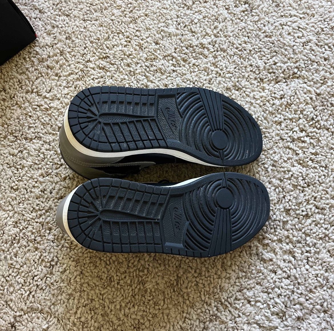 Jordan Brand Air Jordan 1 Shadow “2018” Size US 10.5 / EU 43-44 - 5 Thumbnail