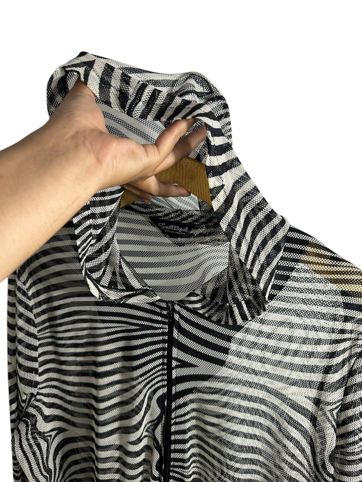 If Six Was Nine Cyber Zebras Transparent Hoodie Japan Issey Yohji Style Size US L / EU 52-54 / 3 - 4 Thumbnail