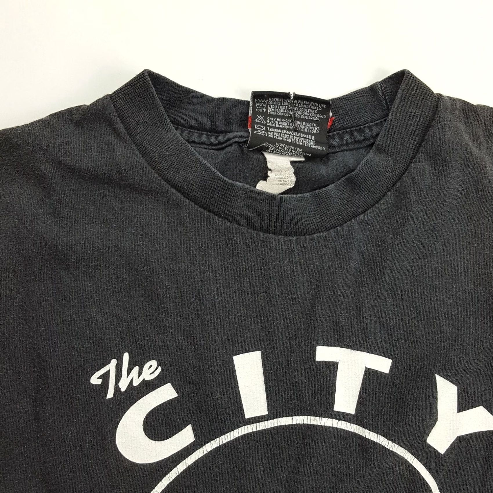 Vintage VINTAGE WWE The City Wrestling T-Shirt Mens M Black Rock Promo 2007 Retro 00s Graphic Print Crew Neck Short Sleeve Size US M / EU 48-50 / 2 - 5 Thumbnail