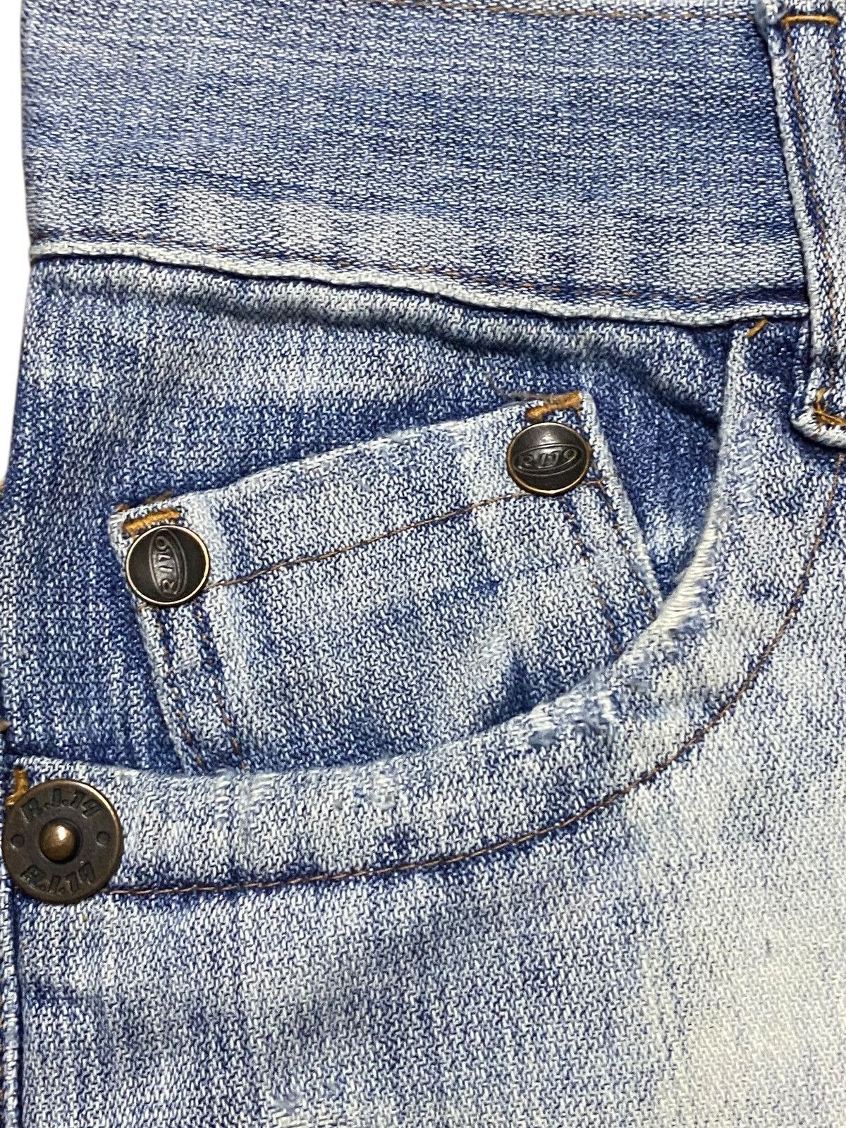 Japanese Brand Vintage Japanese Brand Faded Wash Front Pocket Distressed Size US 34 / EU 50 - 13 Thumbnail