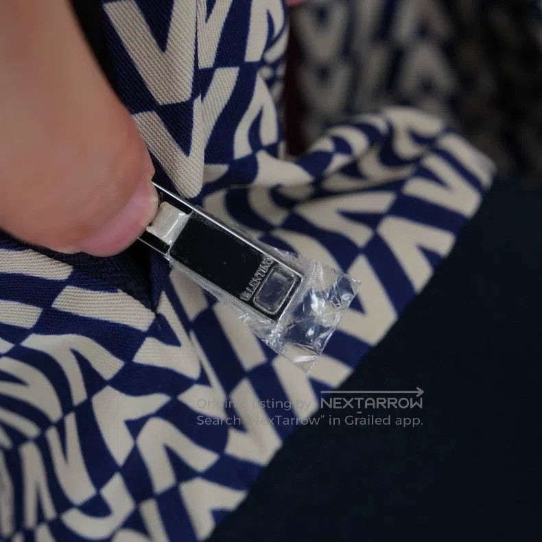 Valentino Valentino V marks full of printed jackets Size US S / EU 44-46 / 1 - 7 Thumbnail