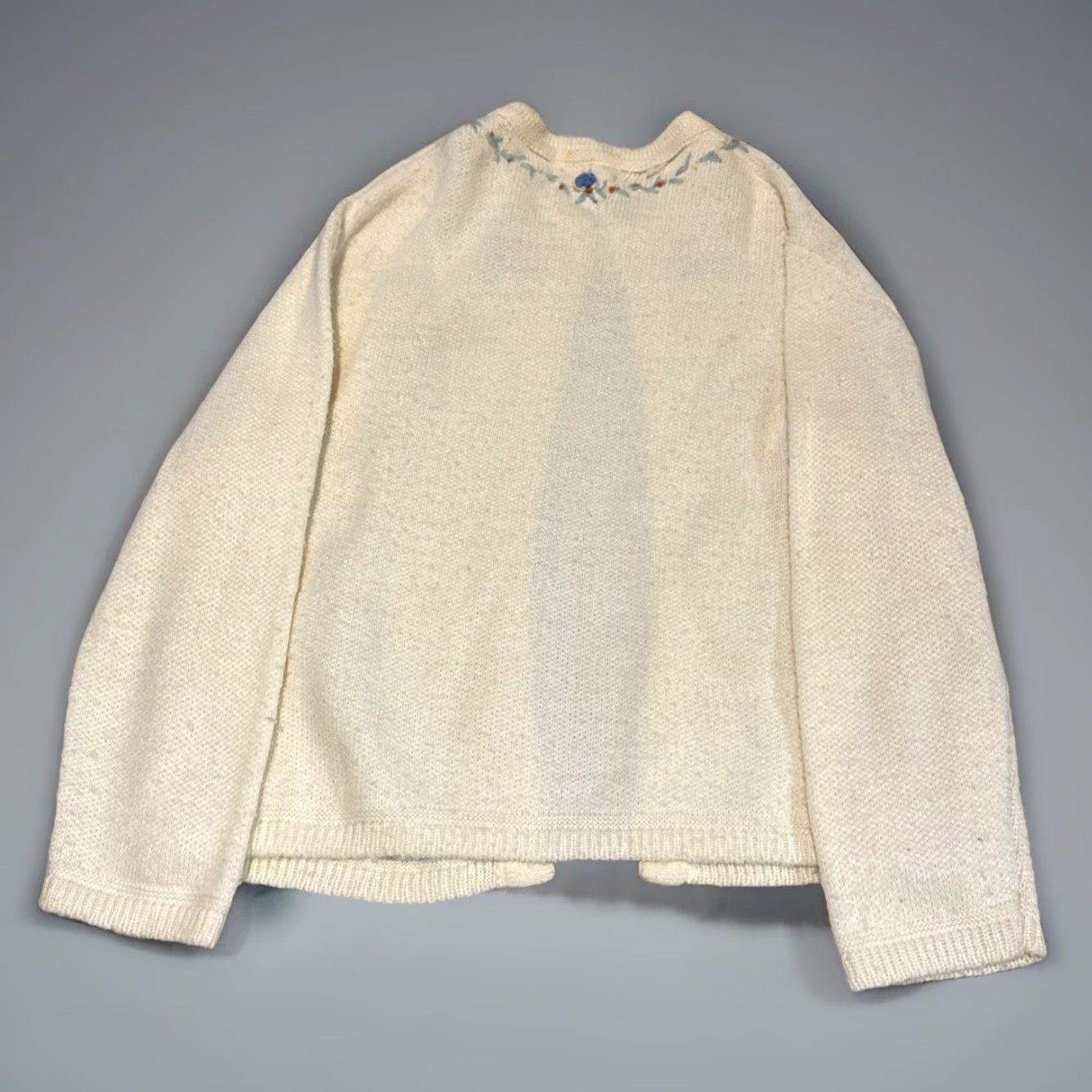 Vintage VINTAGE 60s Knit Flower Art Women’s White Orlon Acrylic Cardigan Sweater Medium Browne Knitting Mills Womens Size M / US 6-8 / IT 42-44 - 2 Thumbnail