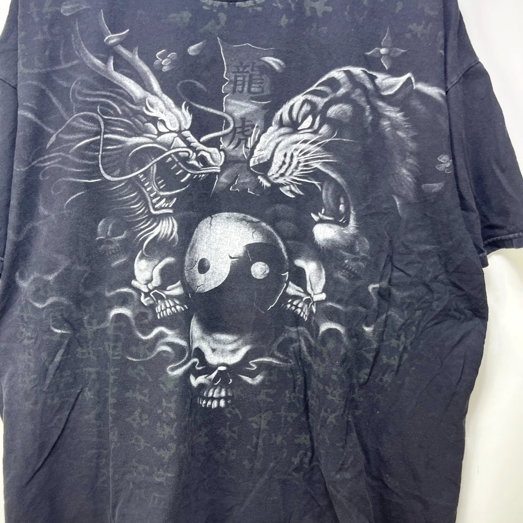 Vintage VINTAGE Dragon Tiger Skull Skater T Shirt 2XL Faded Camouflage Black Cotton 90s Skull Mens Shirt Size US XXL / EU 58 / 5 - 2 Thumbnail