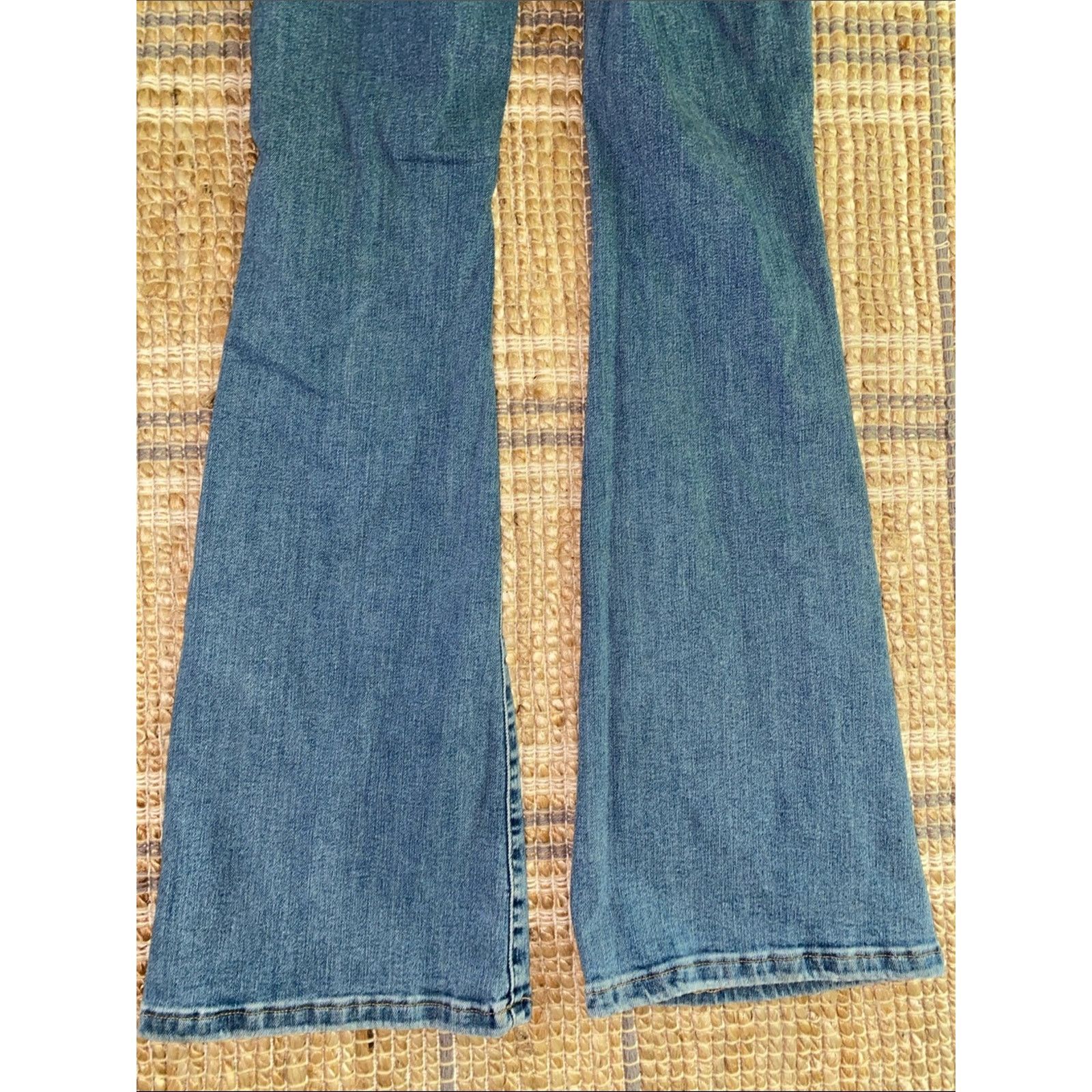 Free People We The Free $110 Jayde Flare Stretch Jeans 28” W INS 33” Size 28" / US 6 / IT 42 - 7 Thumbnail