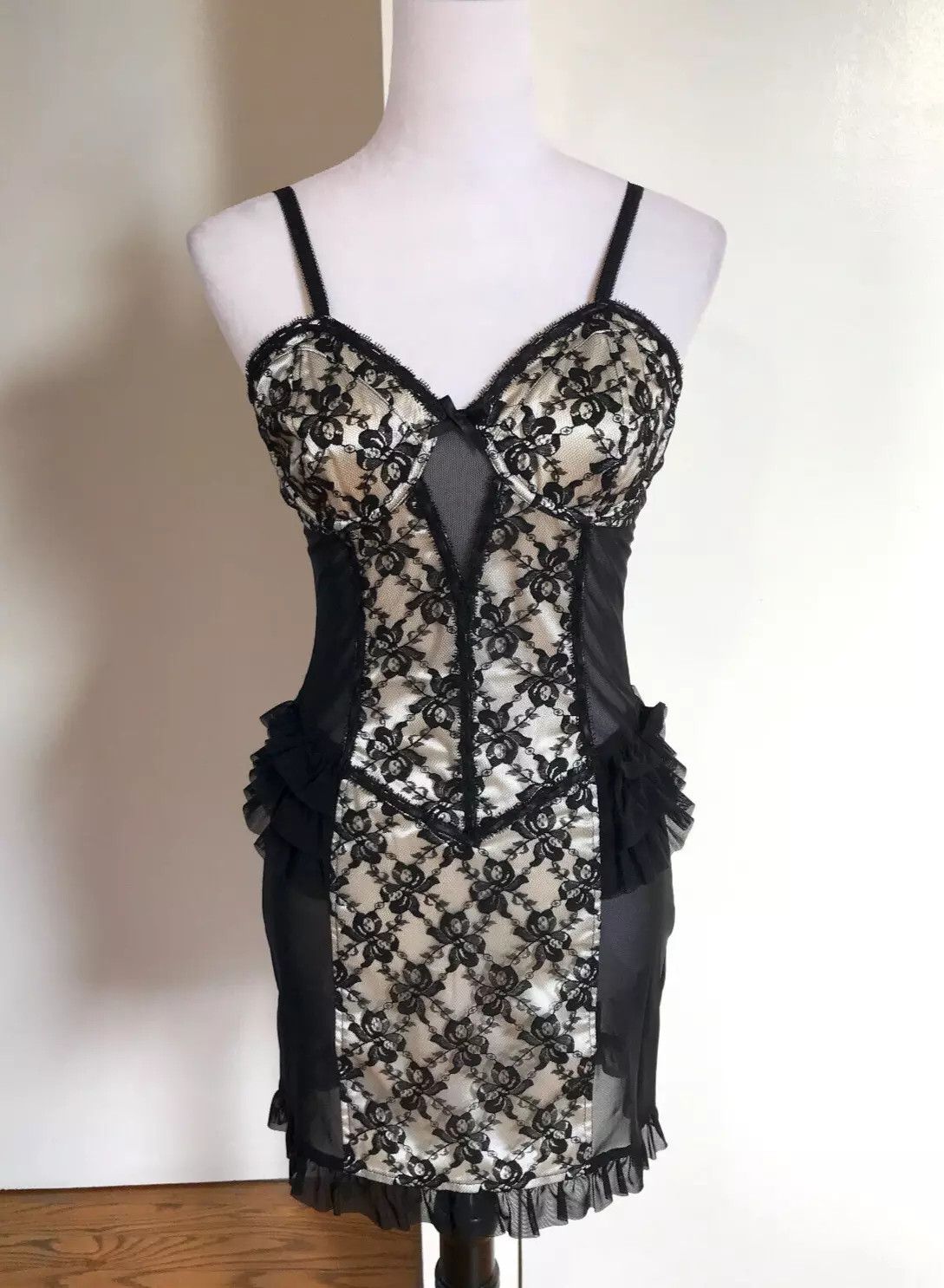Lip Service Lip Service Vintage Vaudeville Vamps Lace & Mesh Dress XS Size XS / US 0-2 / IT 36-38 - 1 Thumbnail
