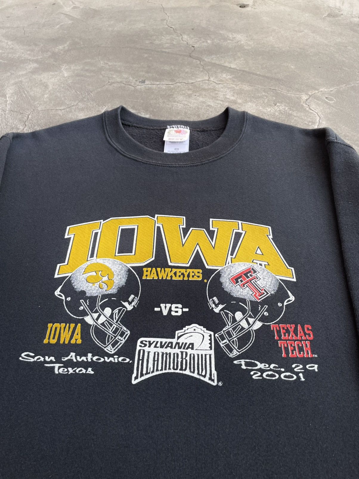 Vintage 2001 Iowa -vs- Texas Tech Sweatshirt Size US M / EU 48-50 / 2 - 3 Thumbnail