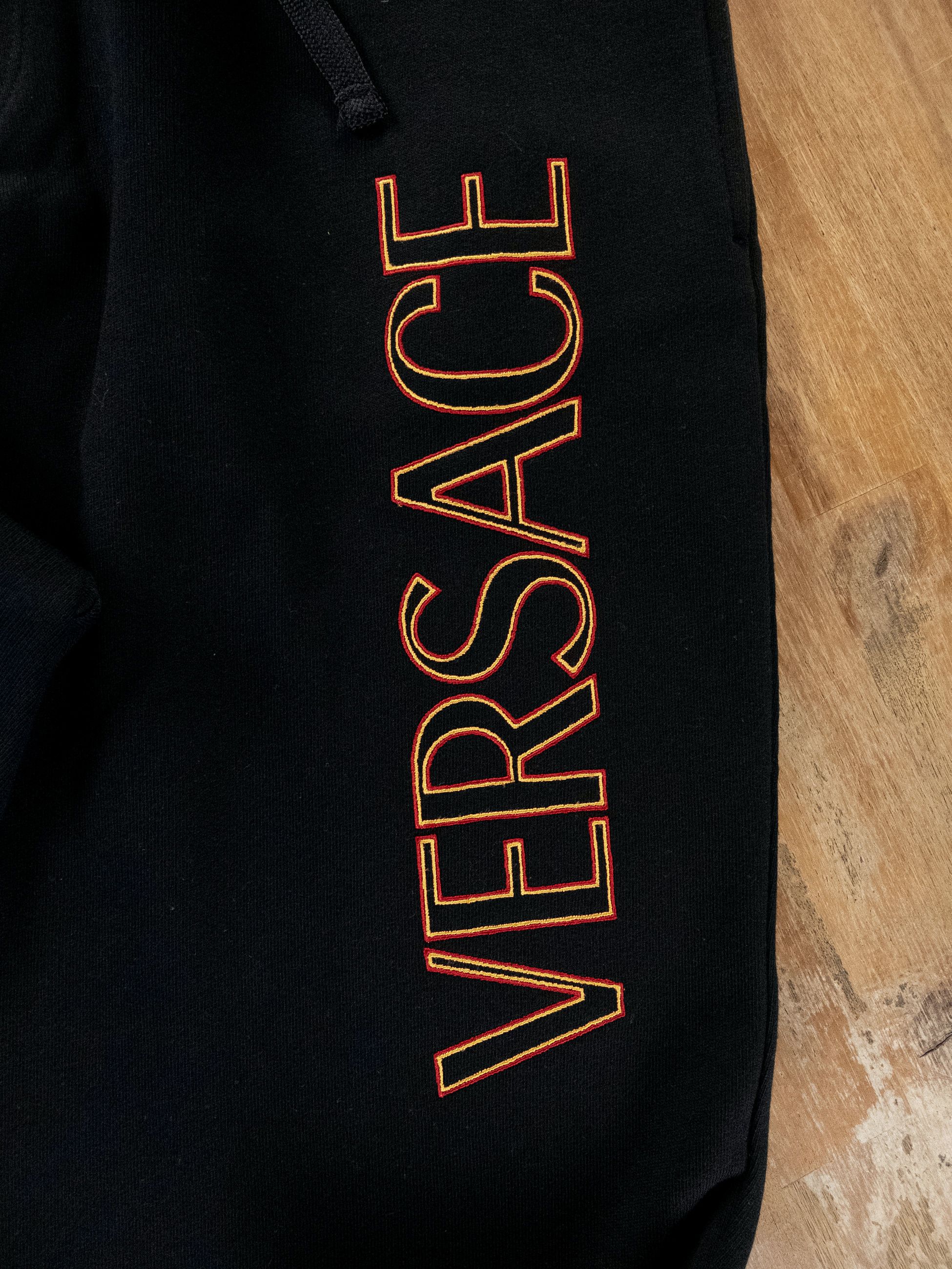 Versace VERSACE black logo embroidered sweatpants Size XL q Size US 36 / EU 52 - 2 Thumbnail