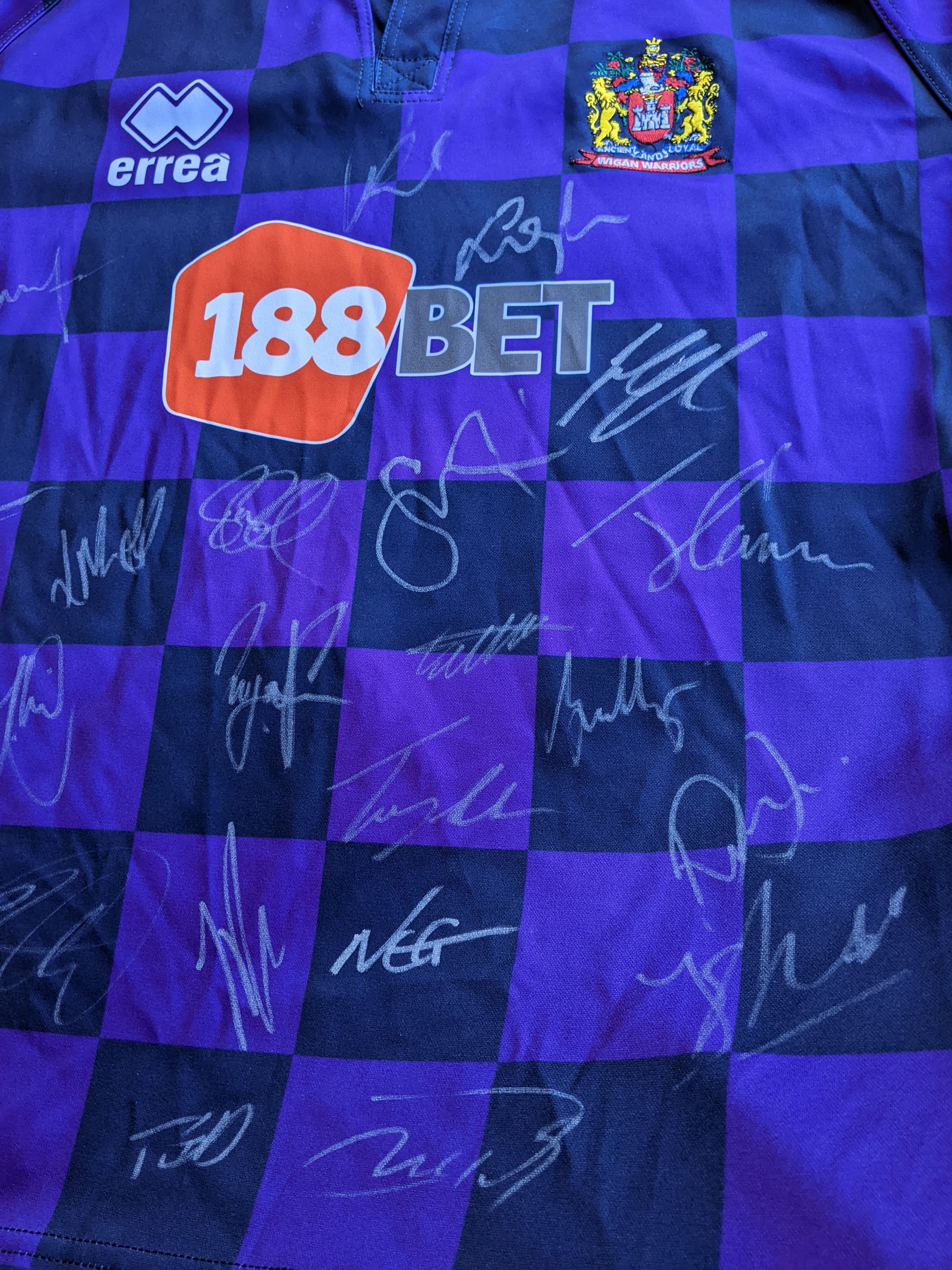 Errea Errea Wigan Warriors Rugby Jersey Shirt Signed Autographs Size US M / EU 48-50 / 2 - 8 Thumbnail