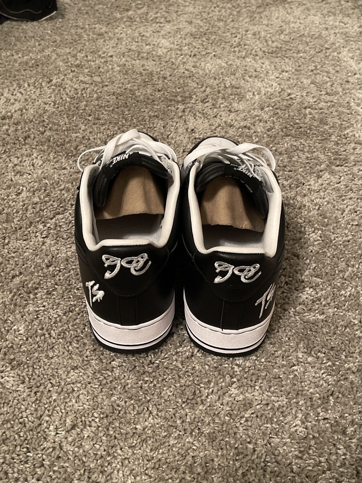 Nike Air Force 1 terror squad blackout Size US 10.5 / EU 43-44 - 4 Thumbnail