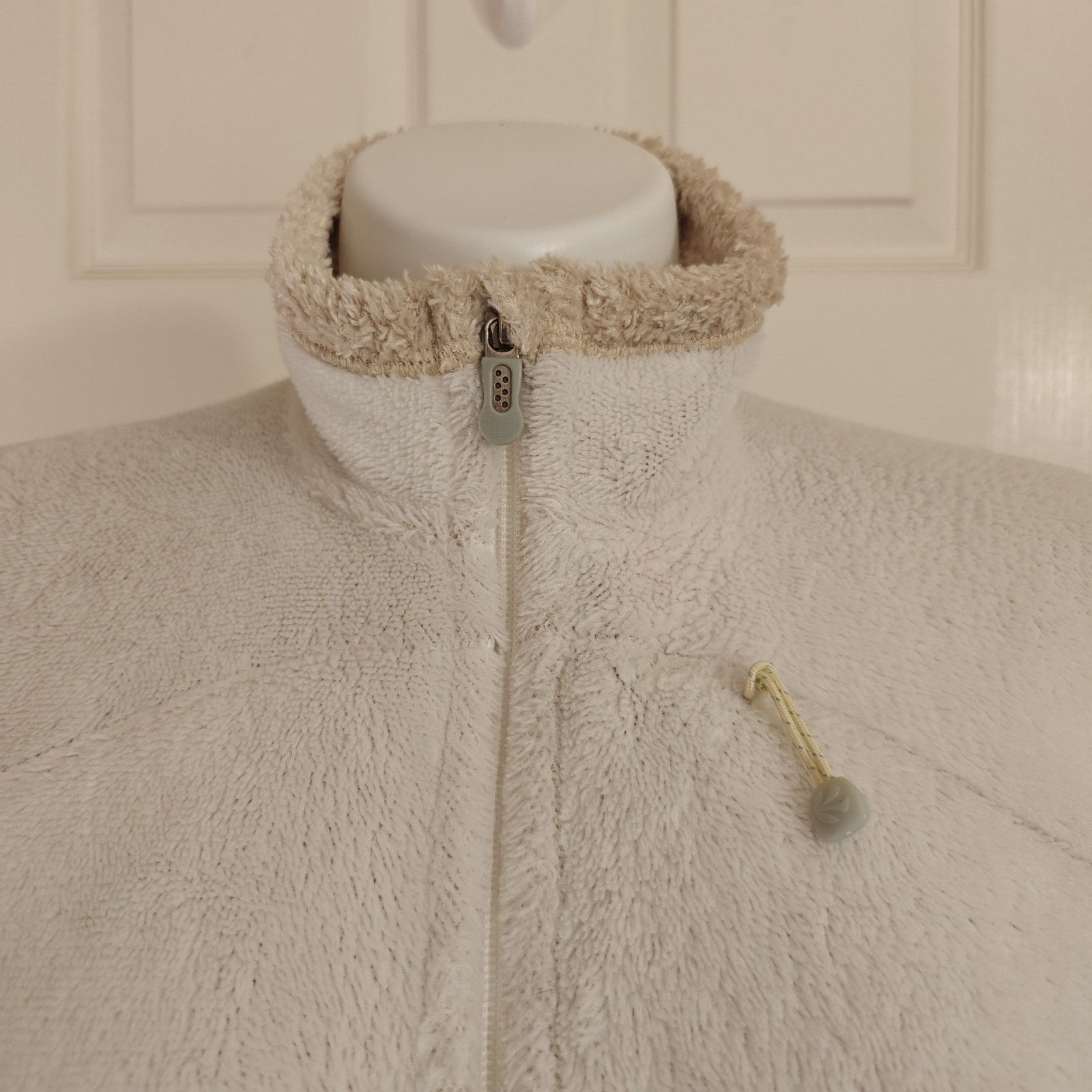 Patagonia W's Patagonia Cream Regulator R4 Fleece Jacket sz L Size L / US 10 / IT 46 - 5 Thumbnail