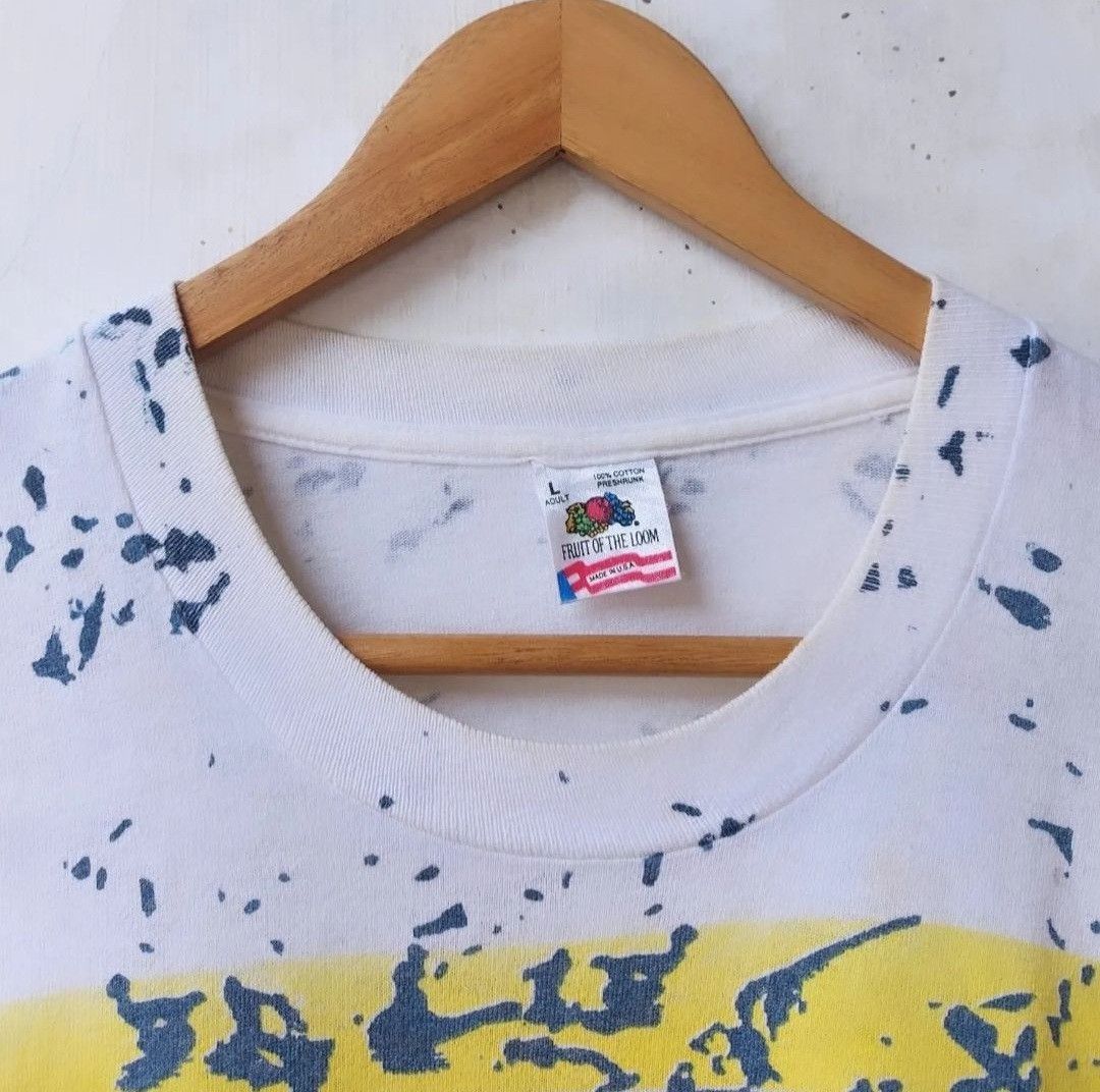 Vintage Vintage 90s ON EARTH Allover Print Tshirt Size US L / EU 52-54 / 3 - 5 Thumbnail