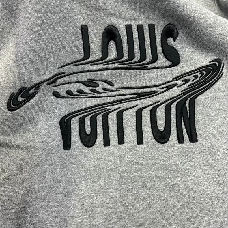 Louis Vuitton Louis Vuitton Twisted Letter LOGO Sweatshirt Size US S / EU 44-46 / 1 - 5 Thumbnail