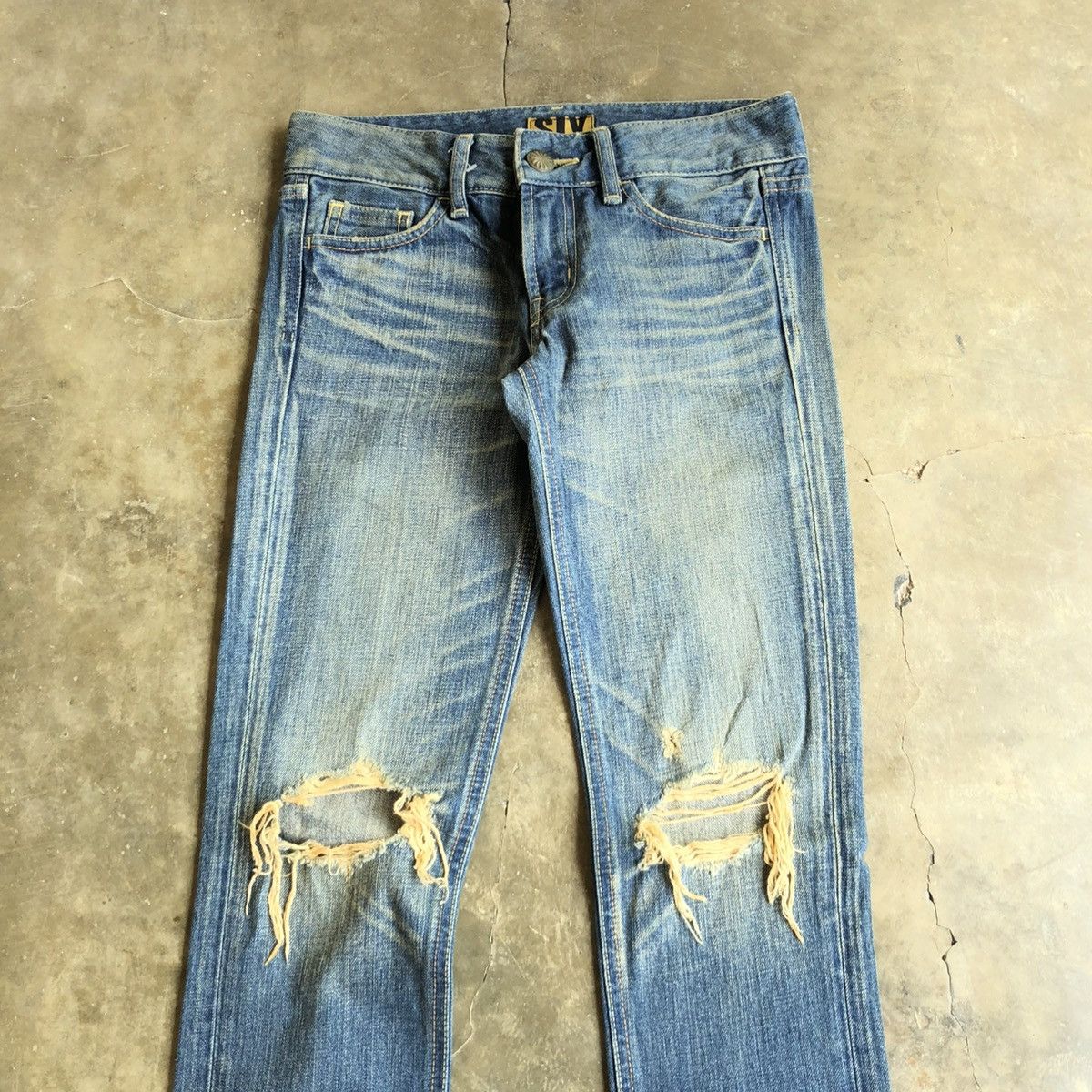 Japanese Brand 🇯🇵 2000s SLY Japan Ripped Bootcut Denim Jeans Pants Blue Wash Size US 26 / EU 42 - 2 Thumbnail